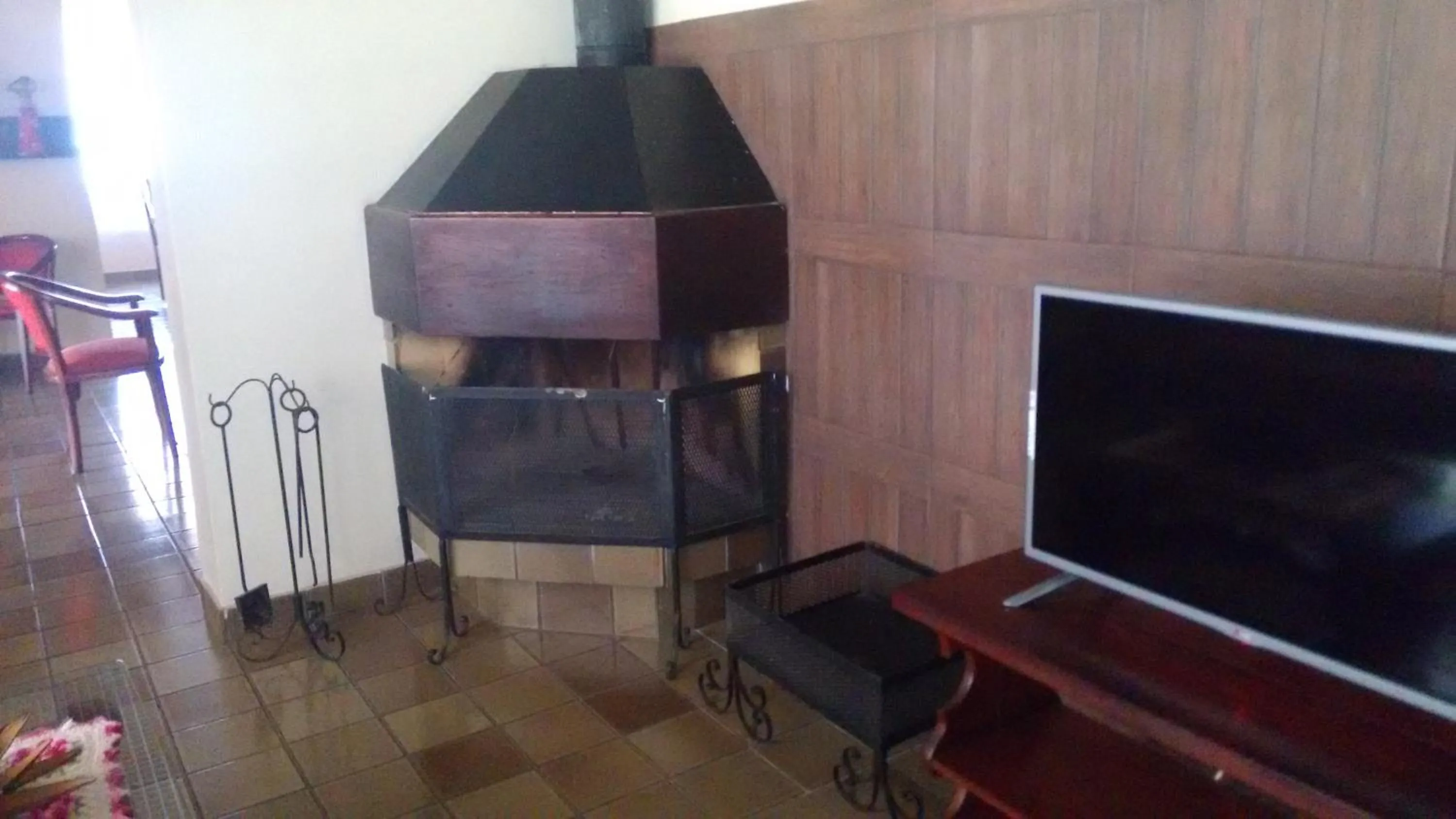 Communal lounge/ TV room in Hotel Colonial