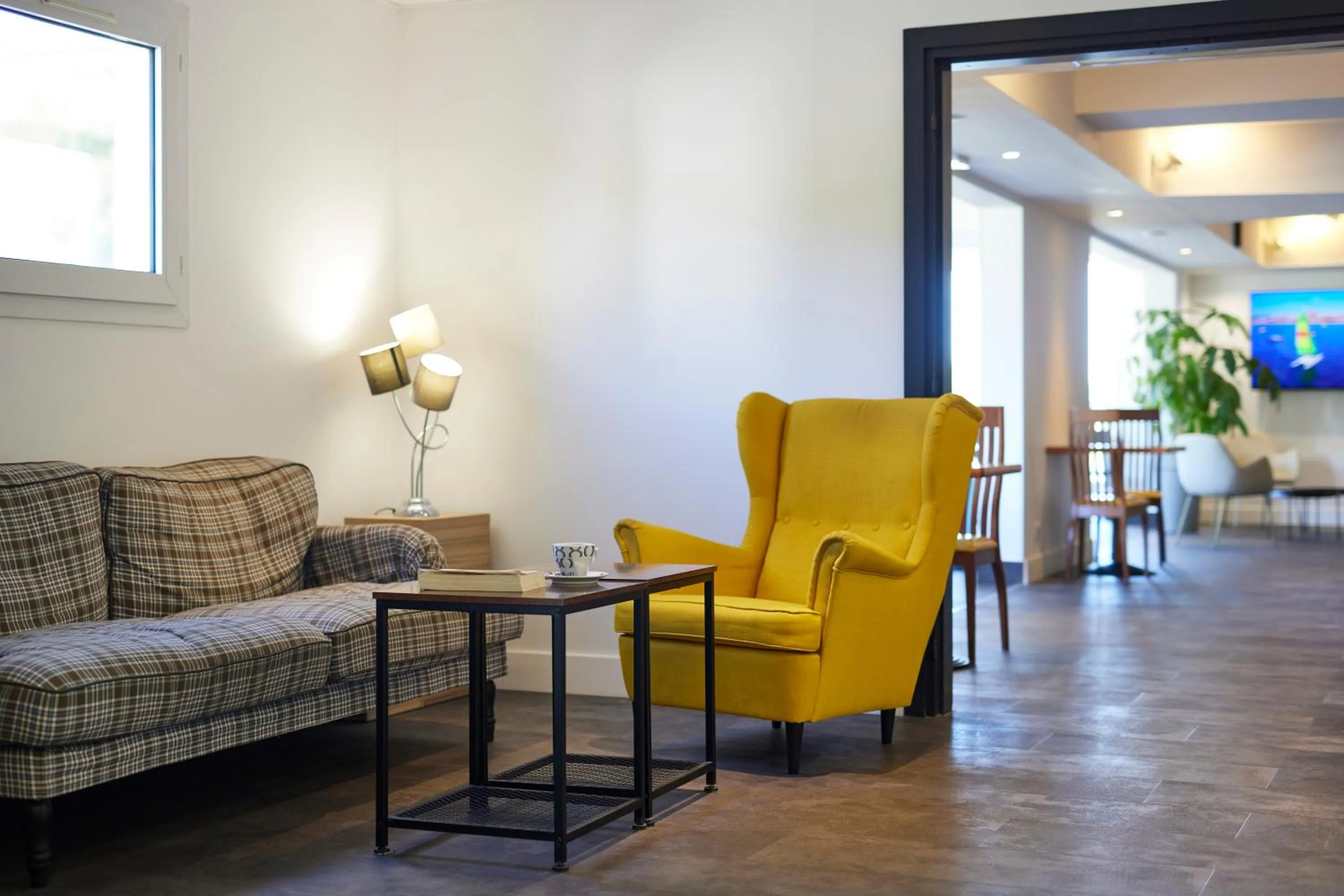 Lobby or reception in Hôtel restaurant Kyriad Fréjus