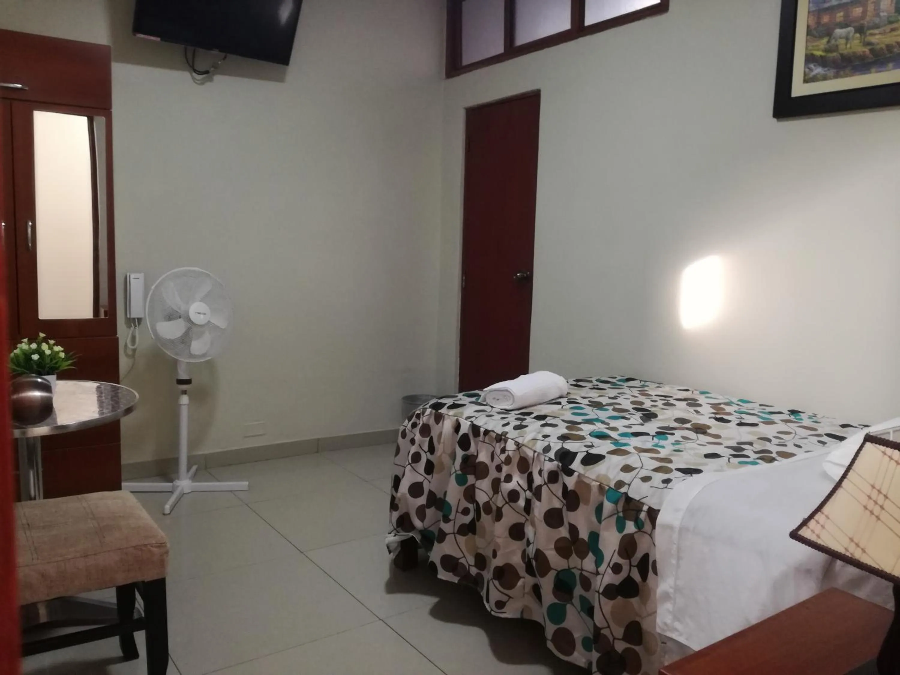 Photo of the whole room, Bed in PiscoMar Peru