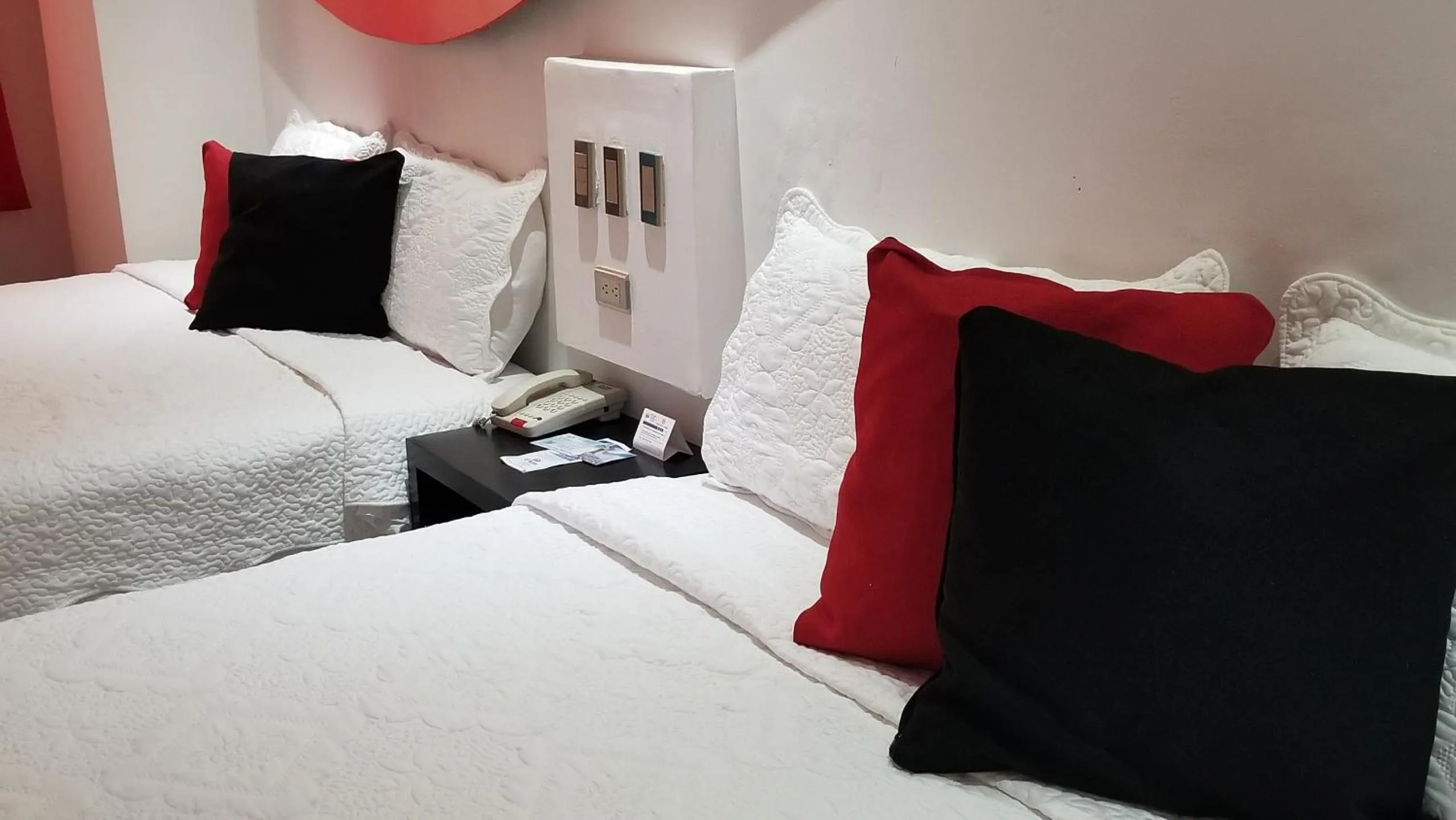 Photo of the whole room in Hotel Dluxe