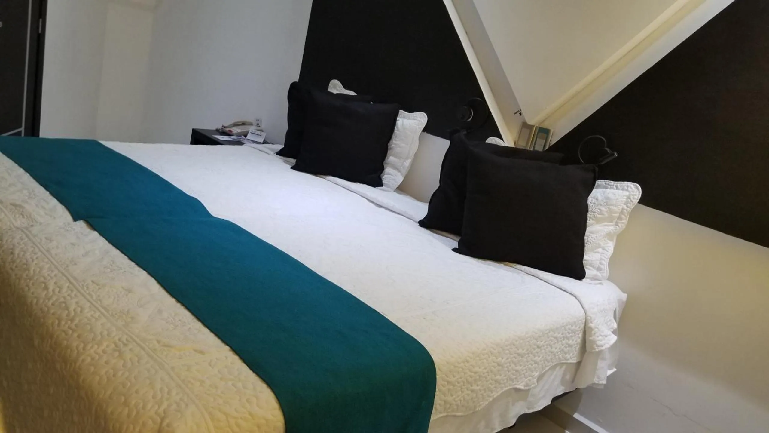 Photo of the whole room in Hotel Dluxe