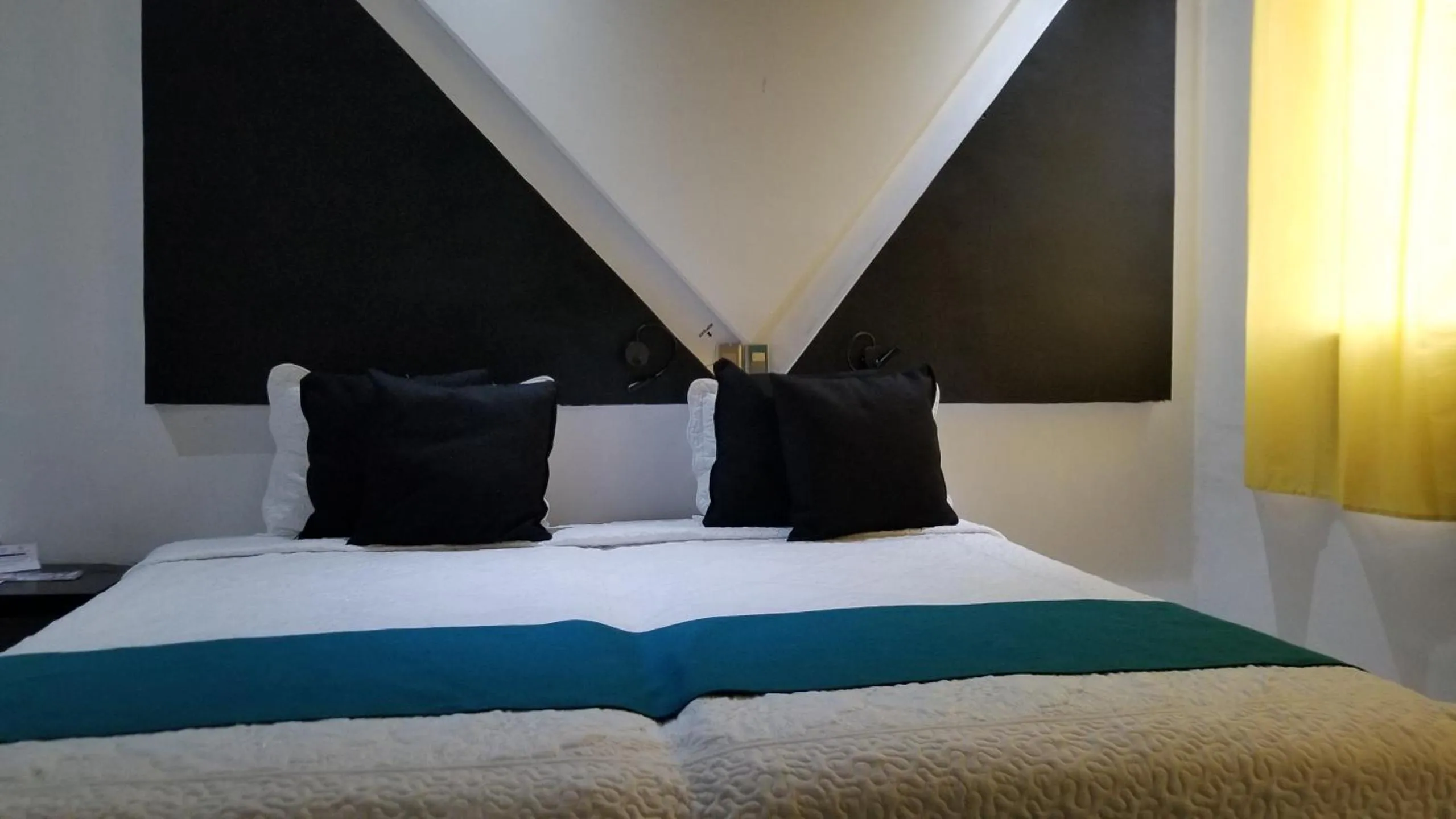 Photo of the whole room in Hotel Dluxe