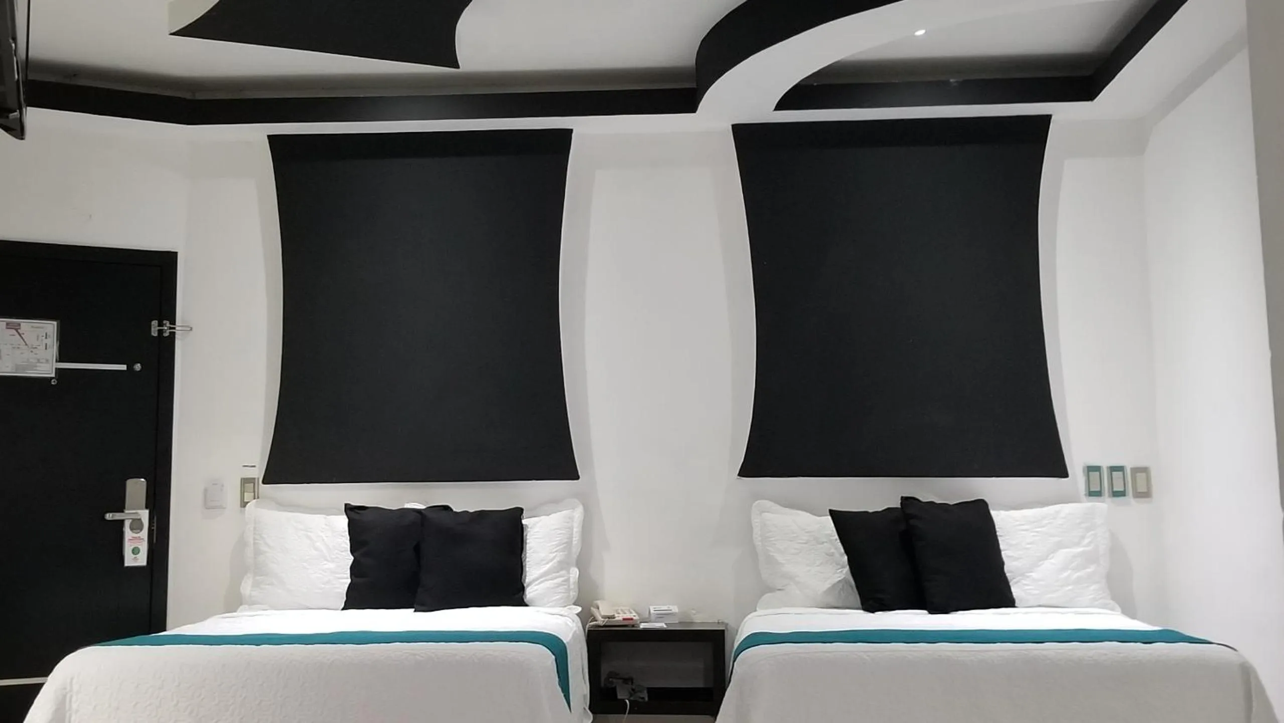 Photo of the whole room in Hotel Dluxe