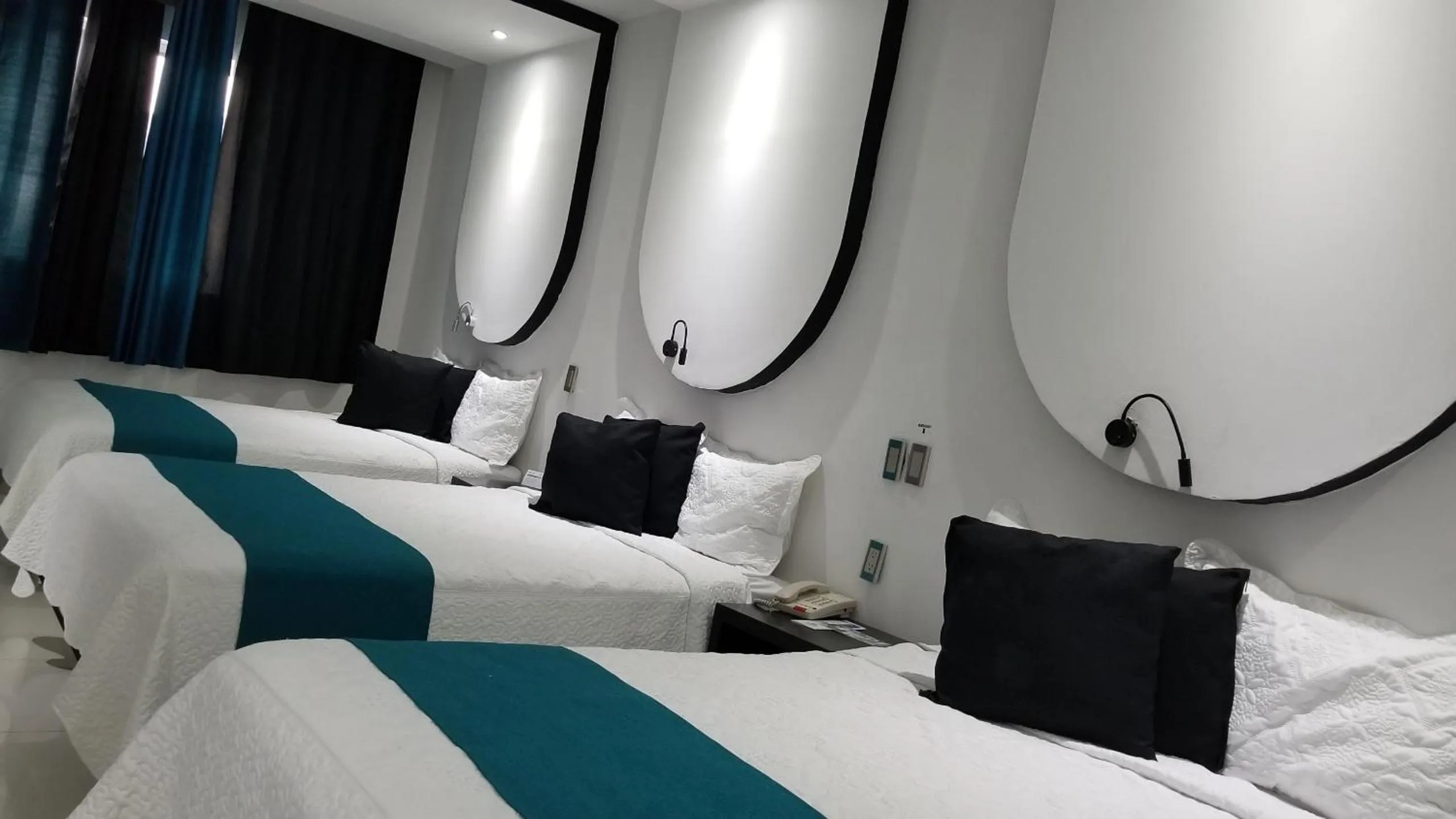 Photo of the whole room in Hotel Dluxe