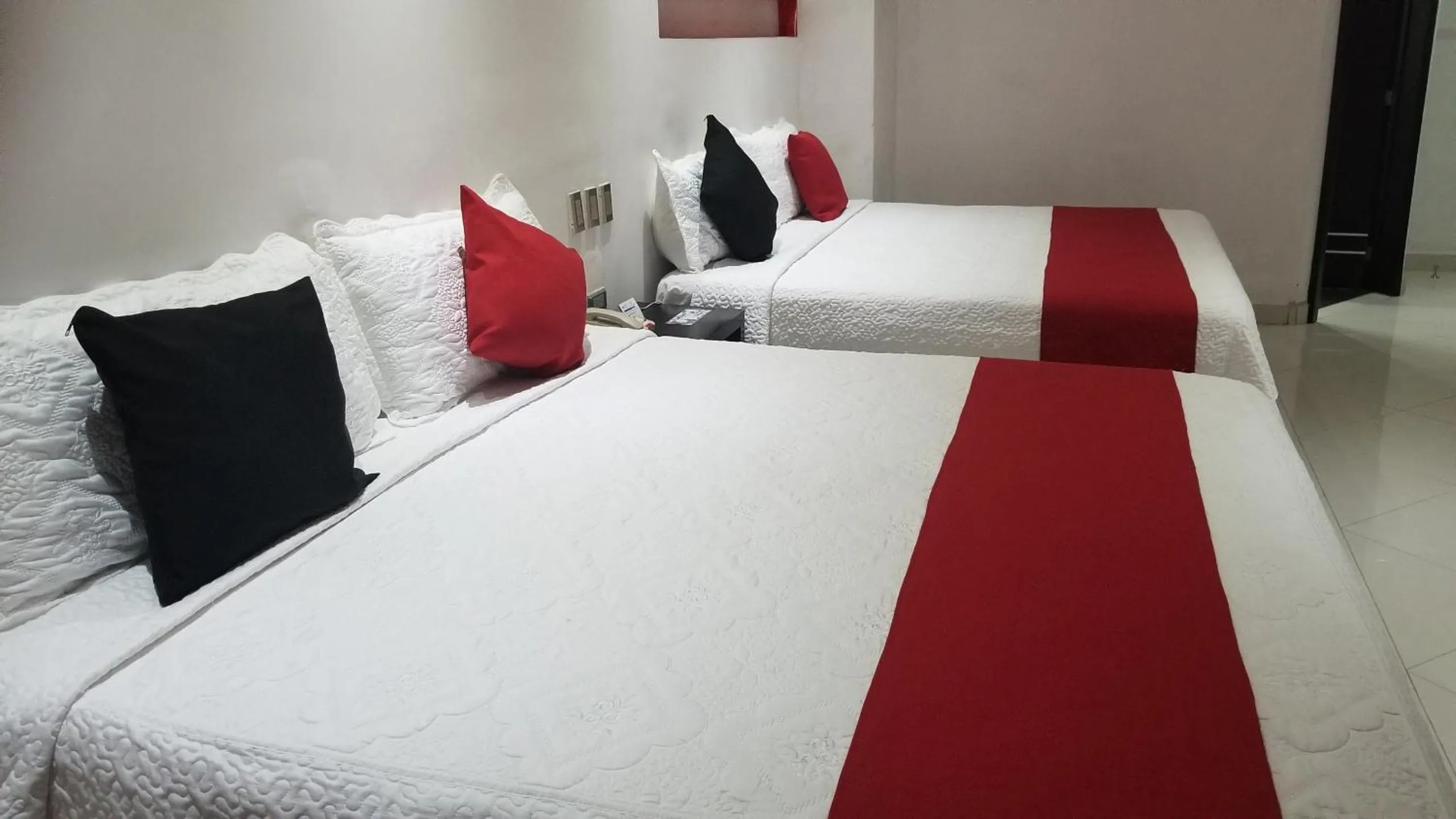 Photo of the whole room in Hotel Dluxe