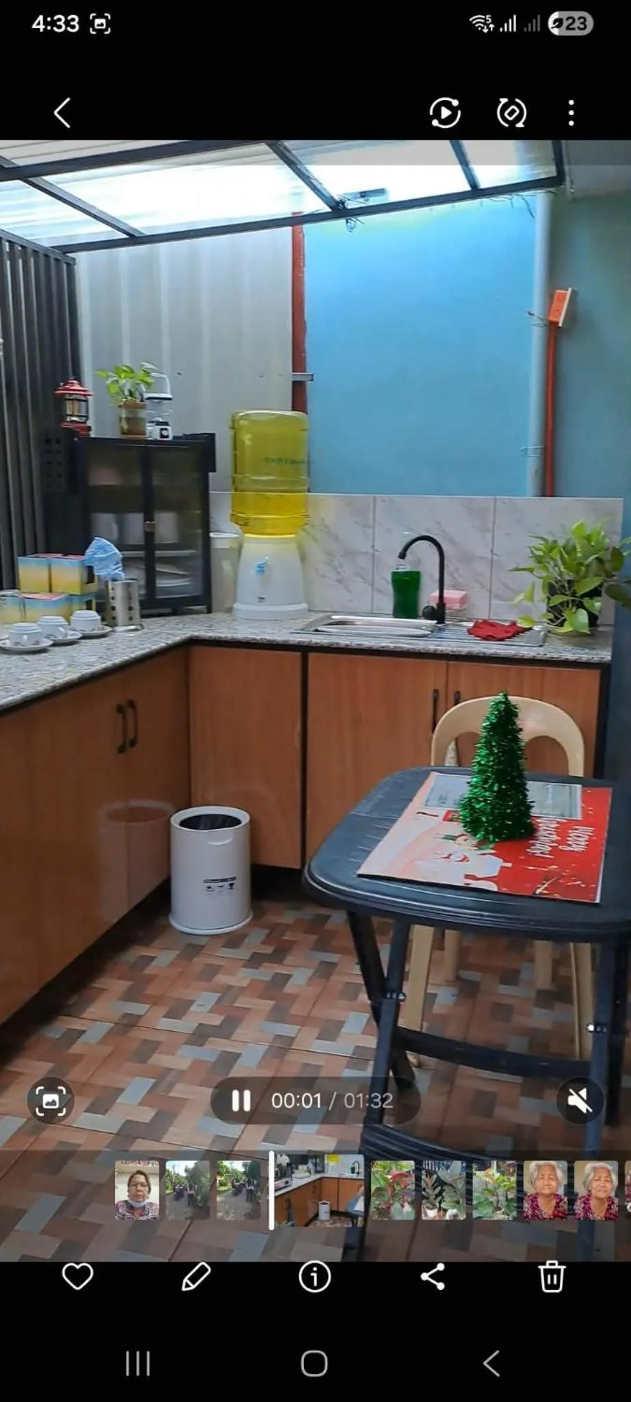 kitchen in Dalinda's Homestay