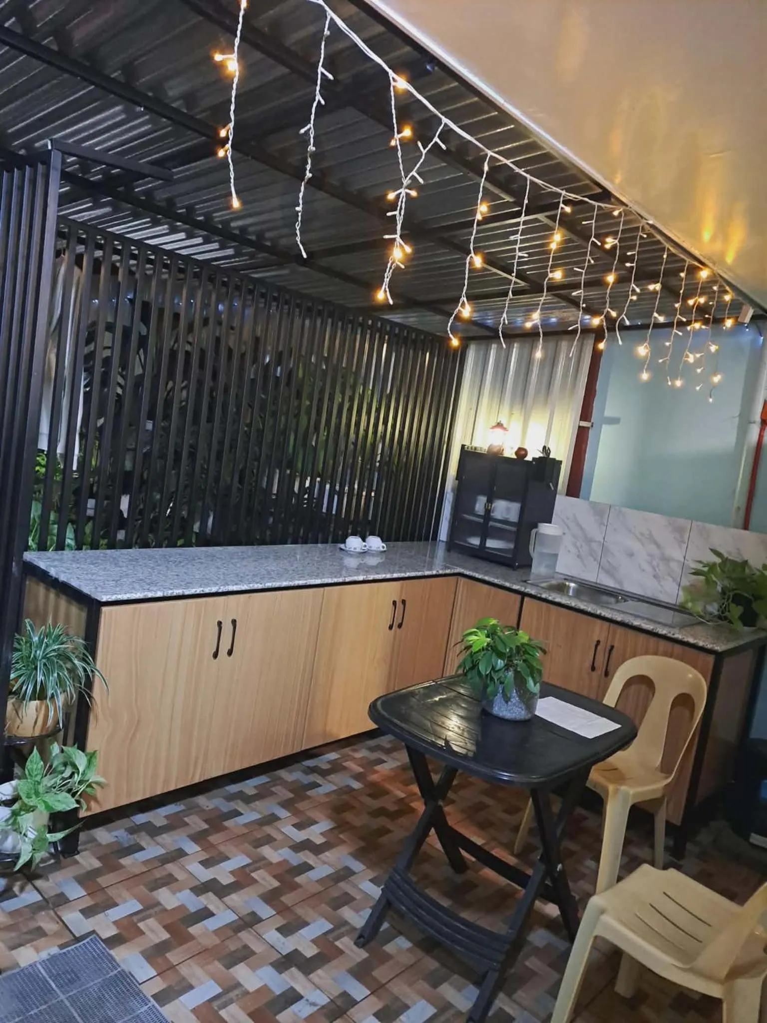 kitchen in Dalinda's Homestay