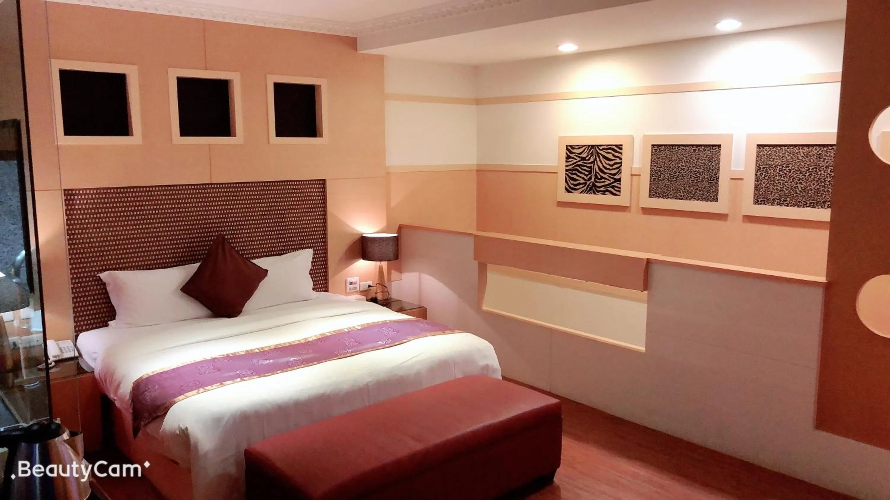 Bed in Jungle City Motel