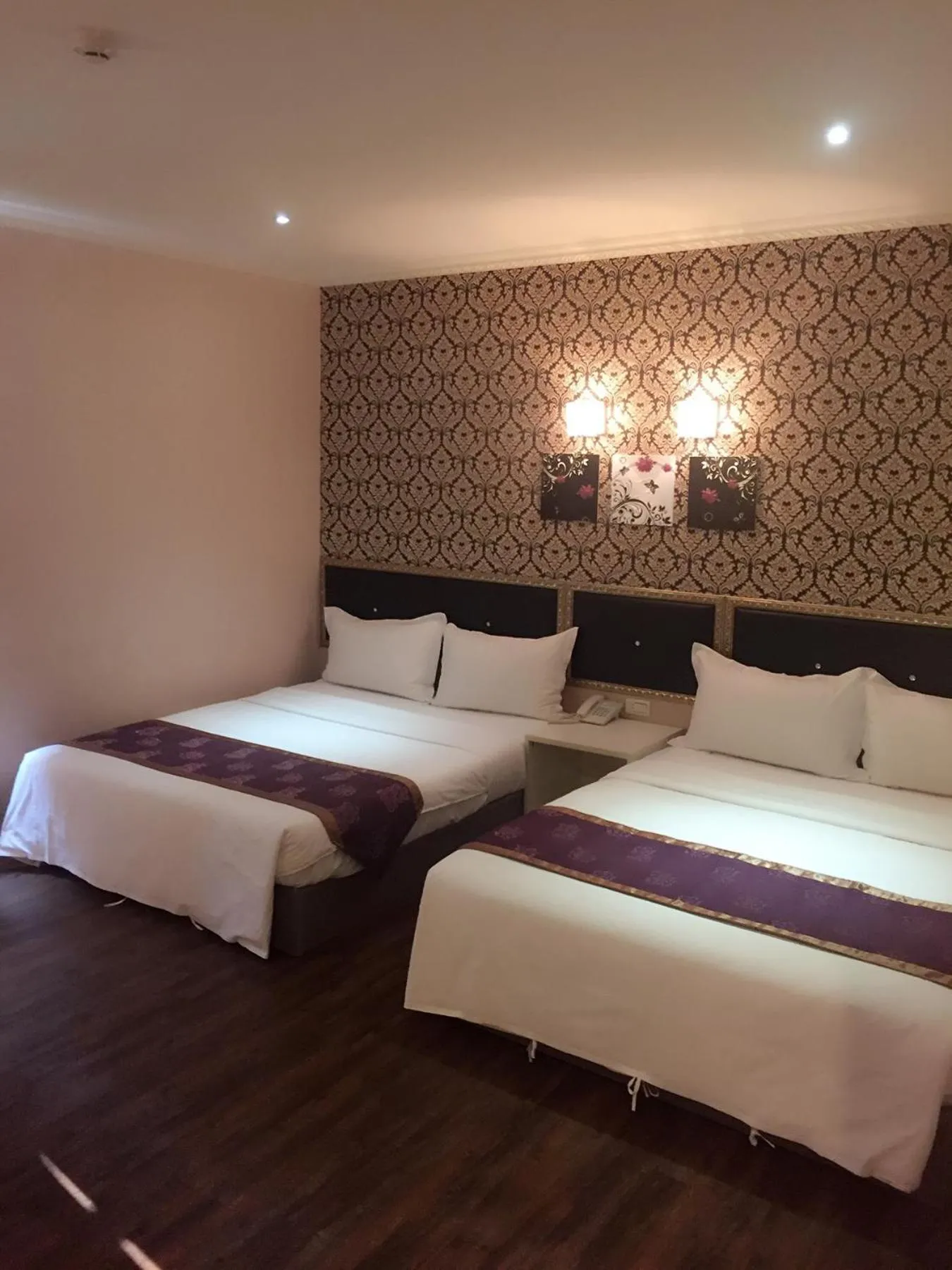 Bed in Jungle City Motel