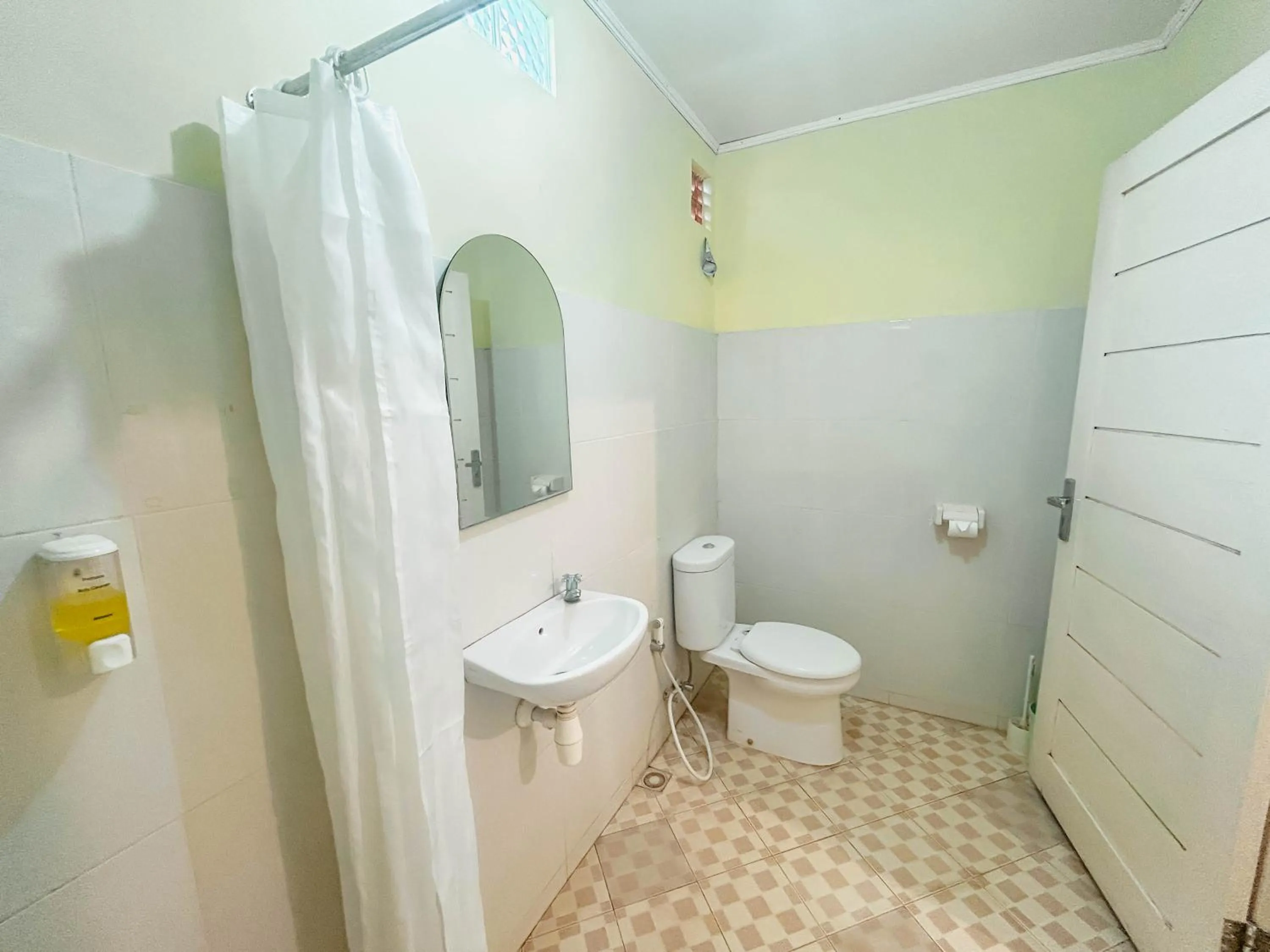 Shower in Rinjani Garden Syariah by ecommerceloka