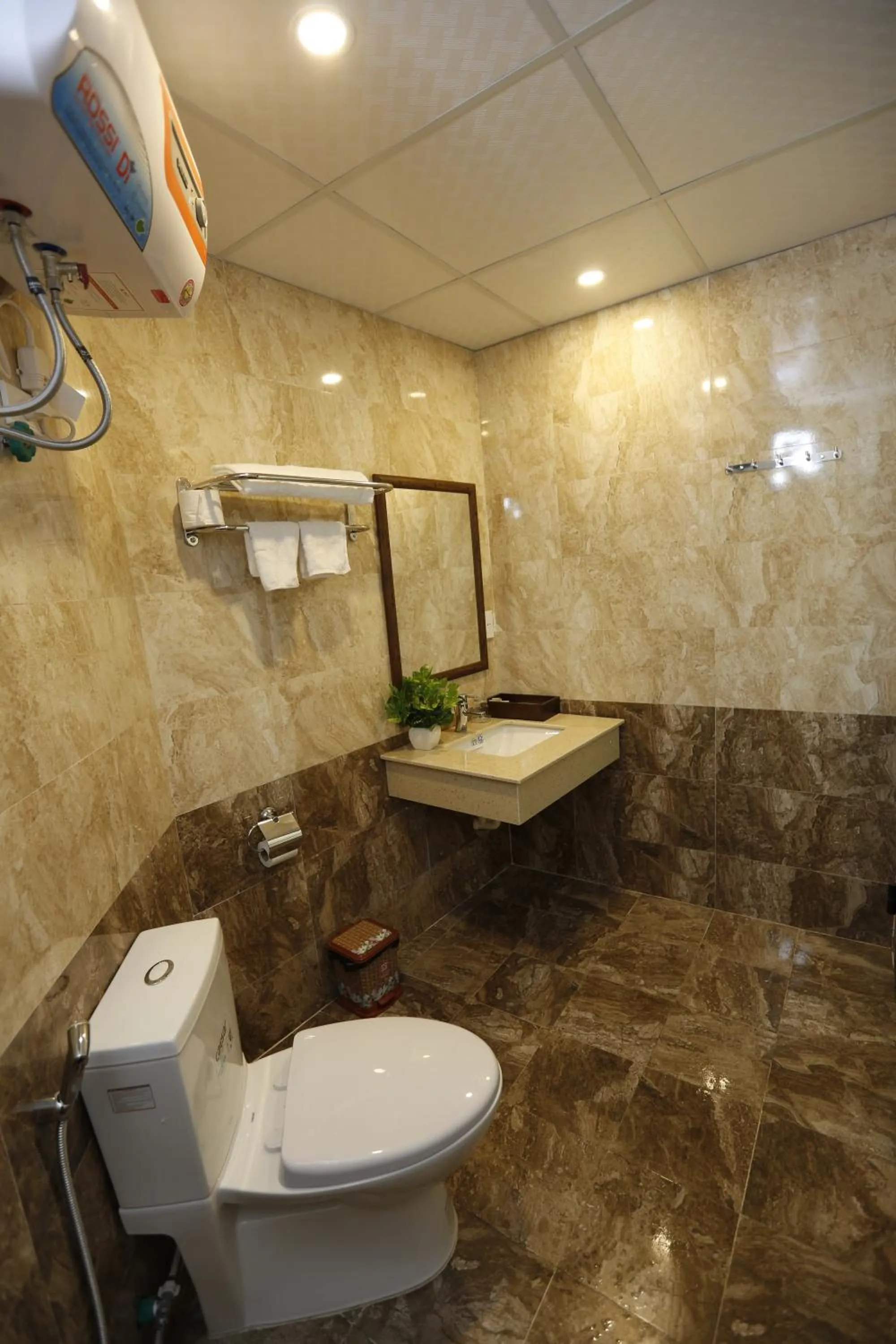 Bathroom in Hoang Ngoc Hotel