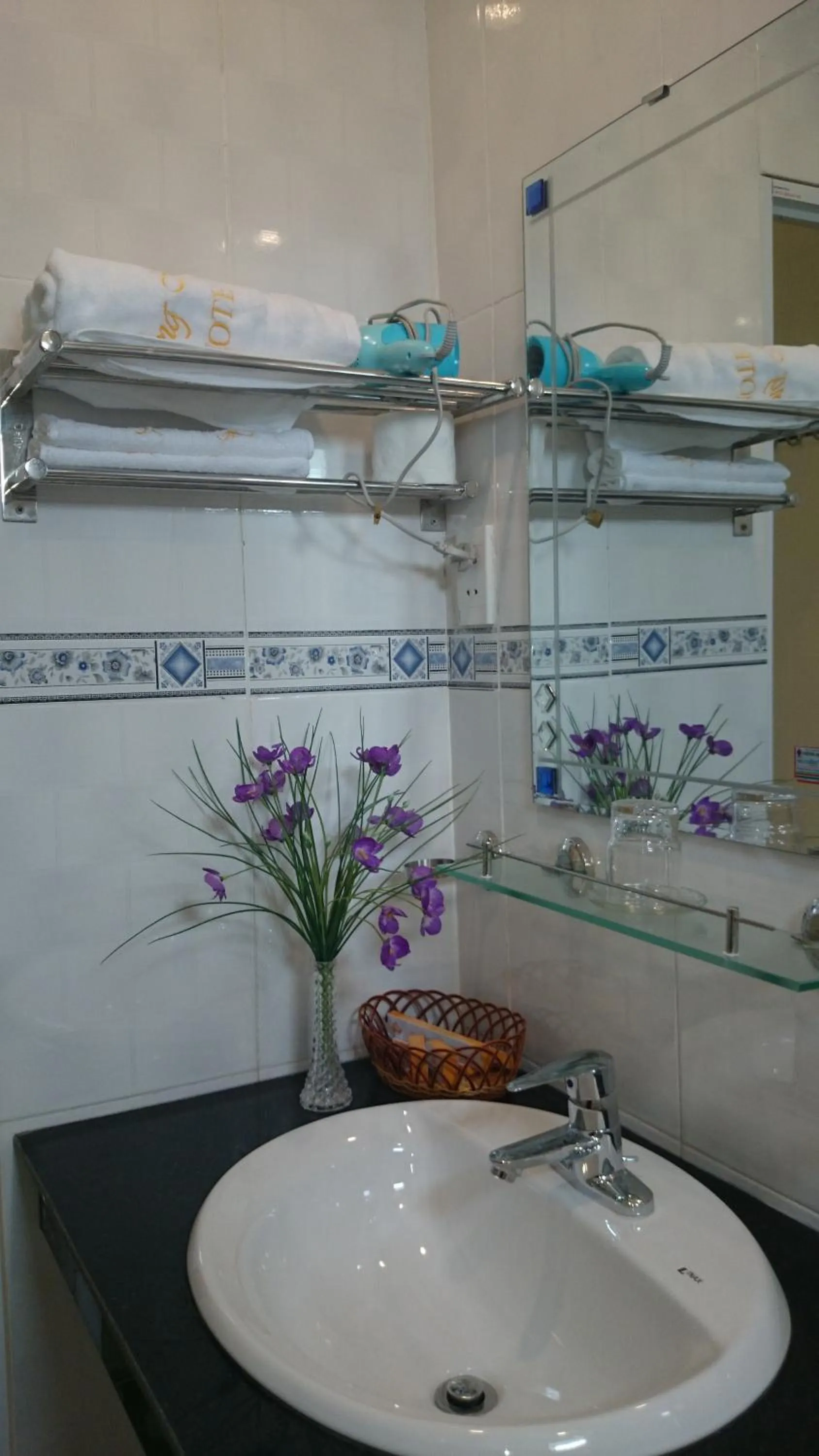 Bathroom in Hoang Ngoc Hotel