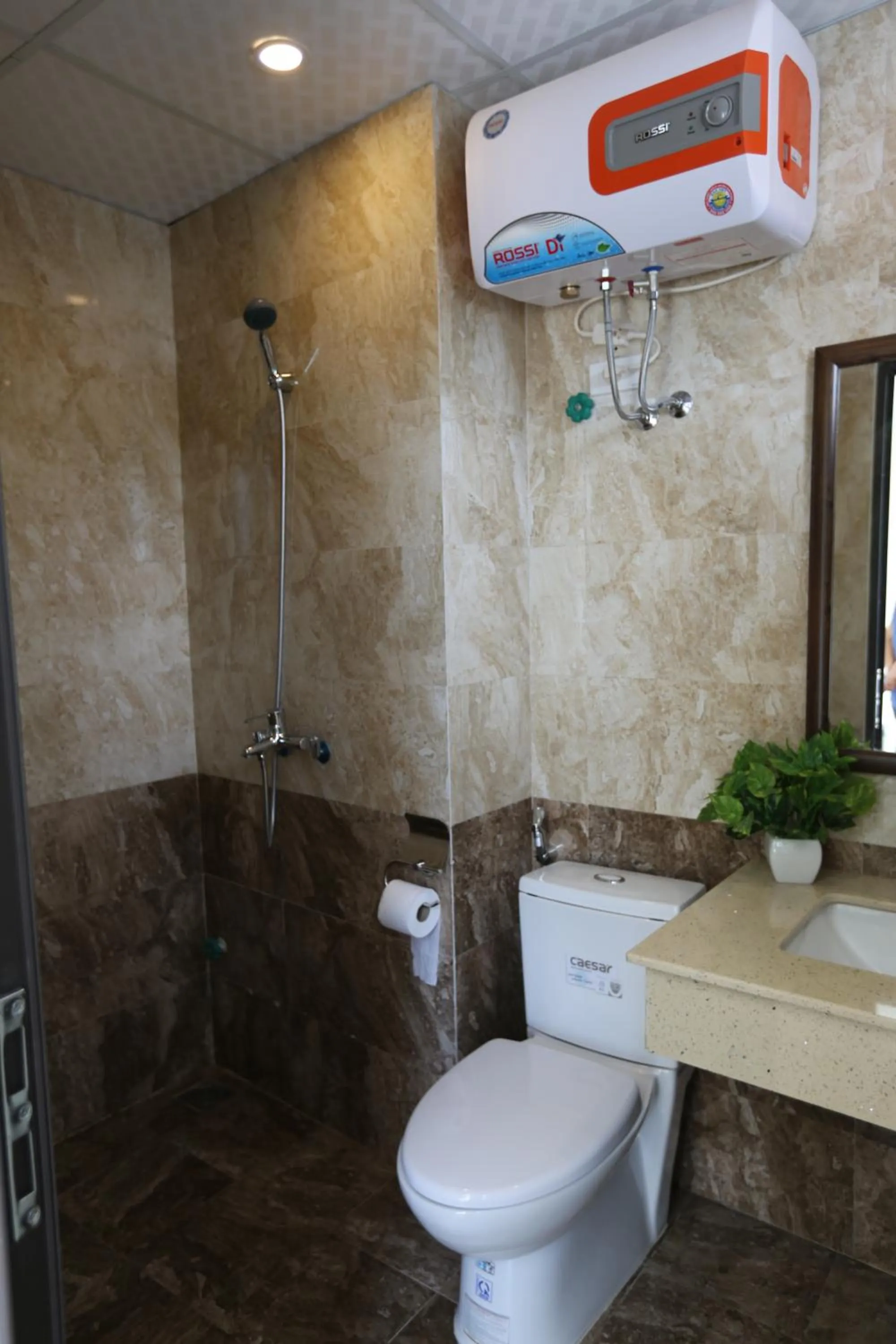 Bathroom in Hoang Ngoc Hotel