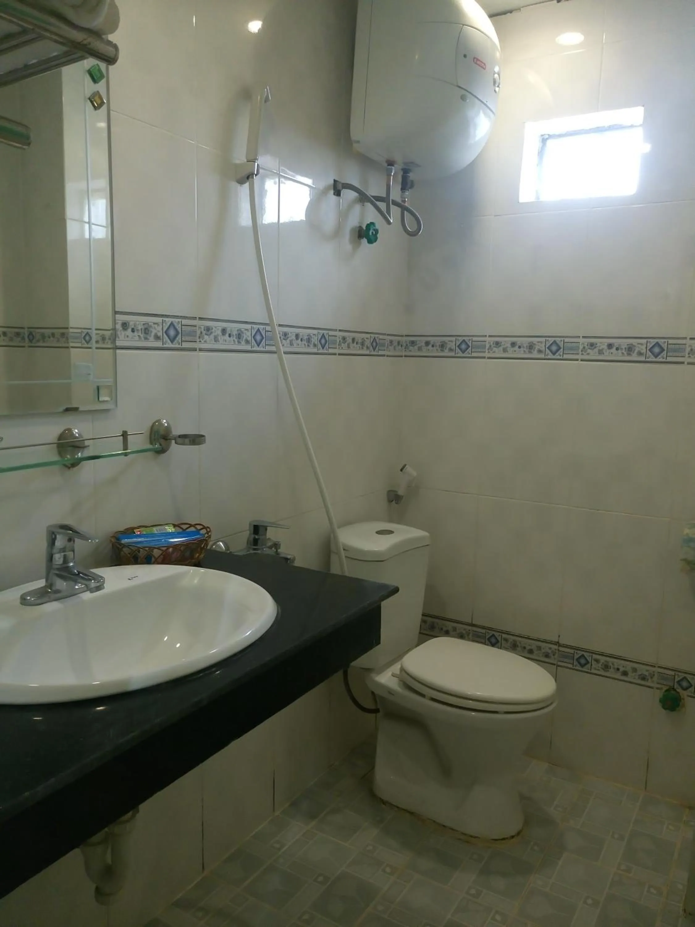 Bathroom in Hoang Ngoc Hotel