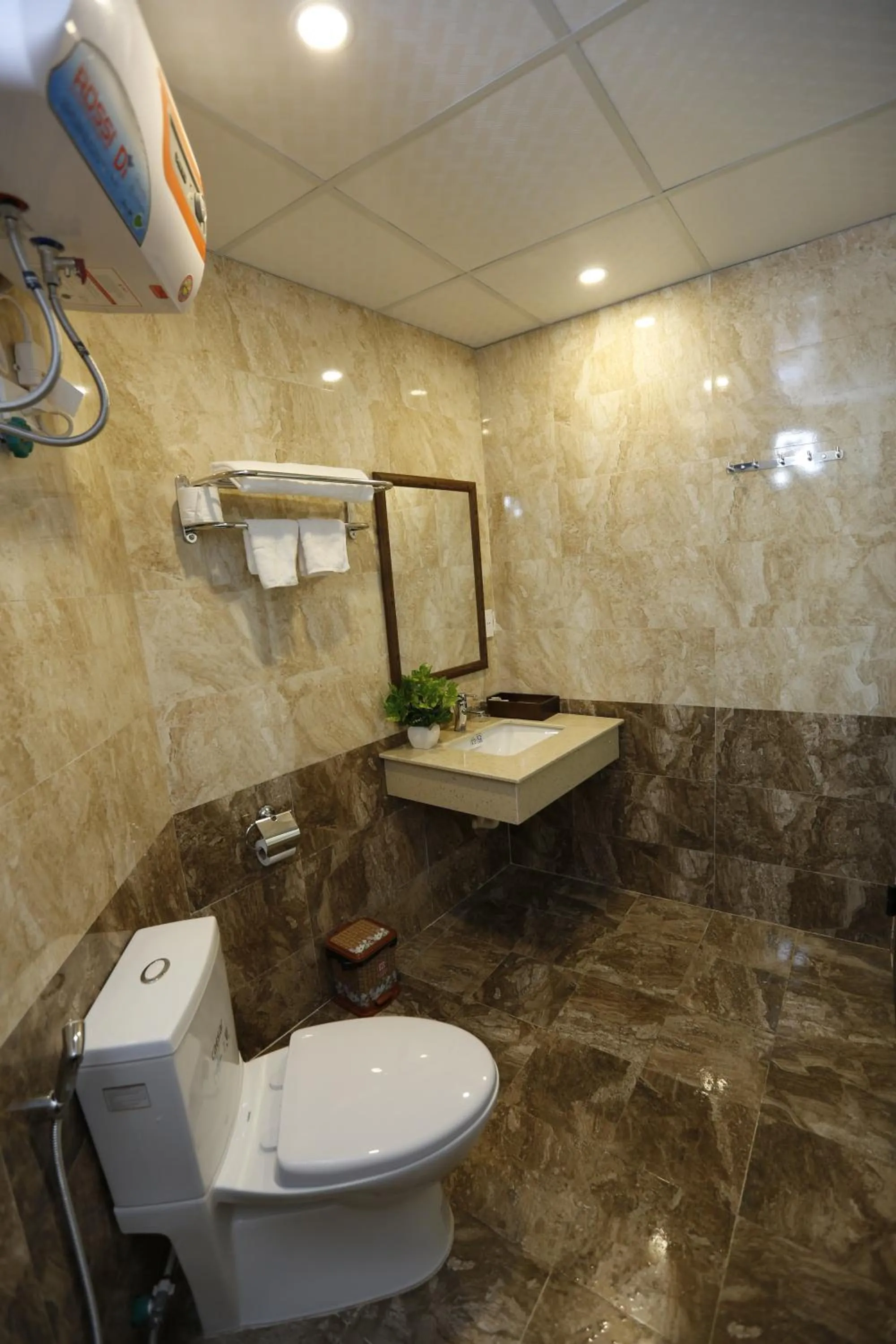 Bathroom in Hoang Ngoc Hotel