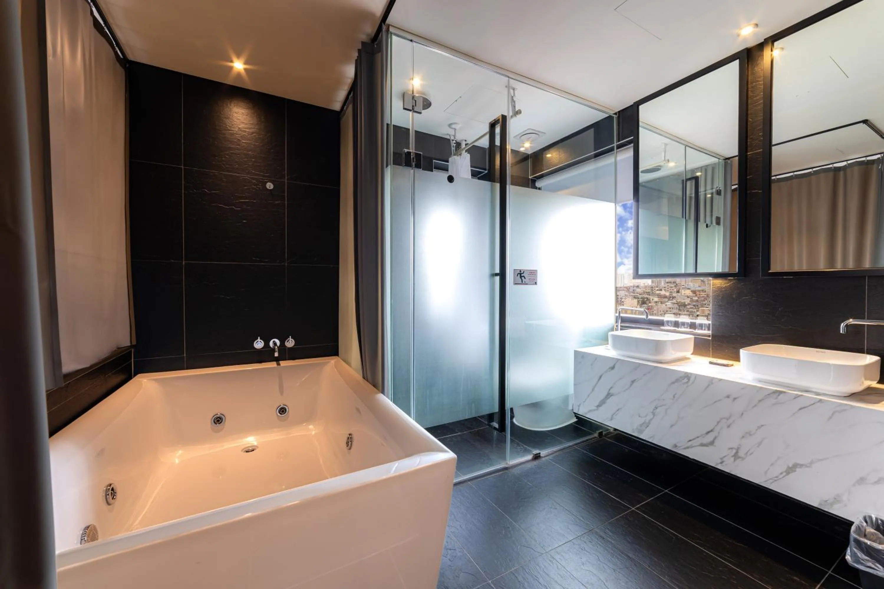 Bed in Hotel The Designers Seoul Station