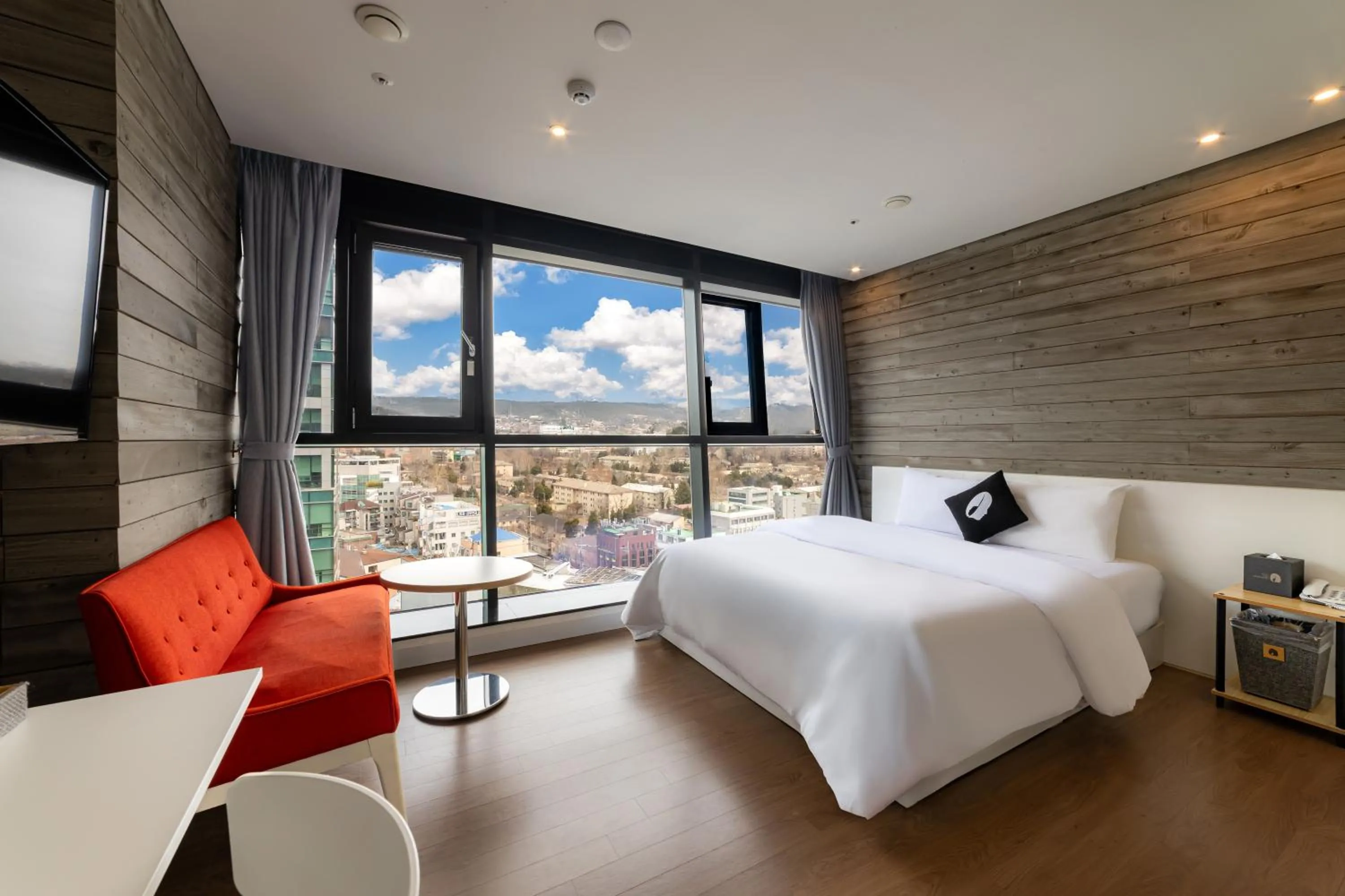 Bed in Hotel The Designers Seoul Station