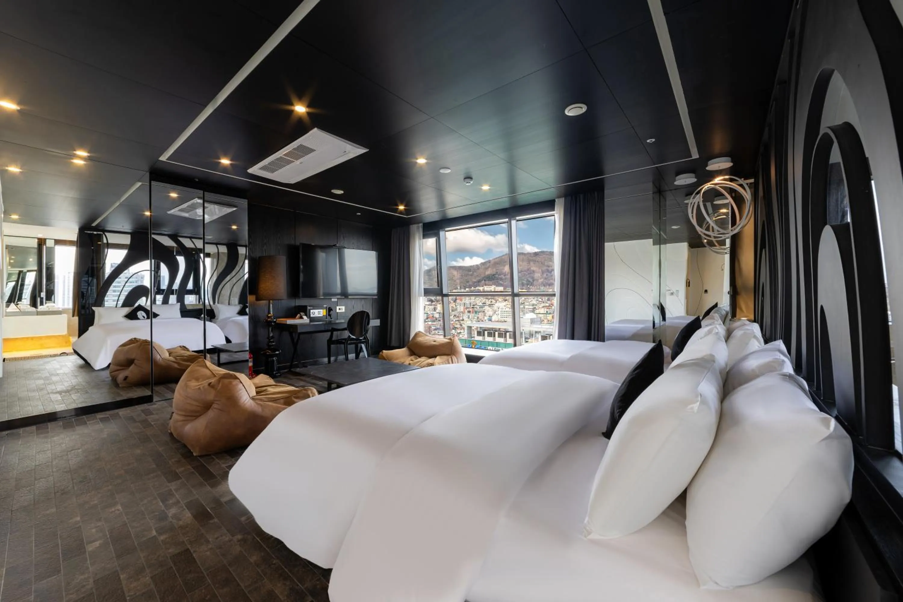 Bed in Hotel The Designers Seoul Station
