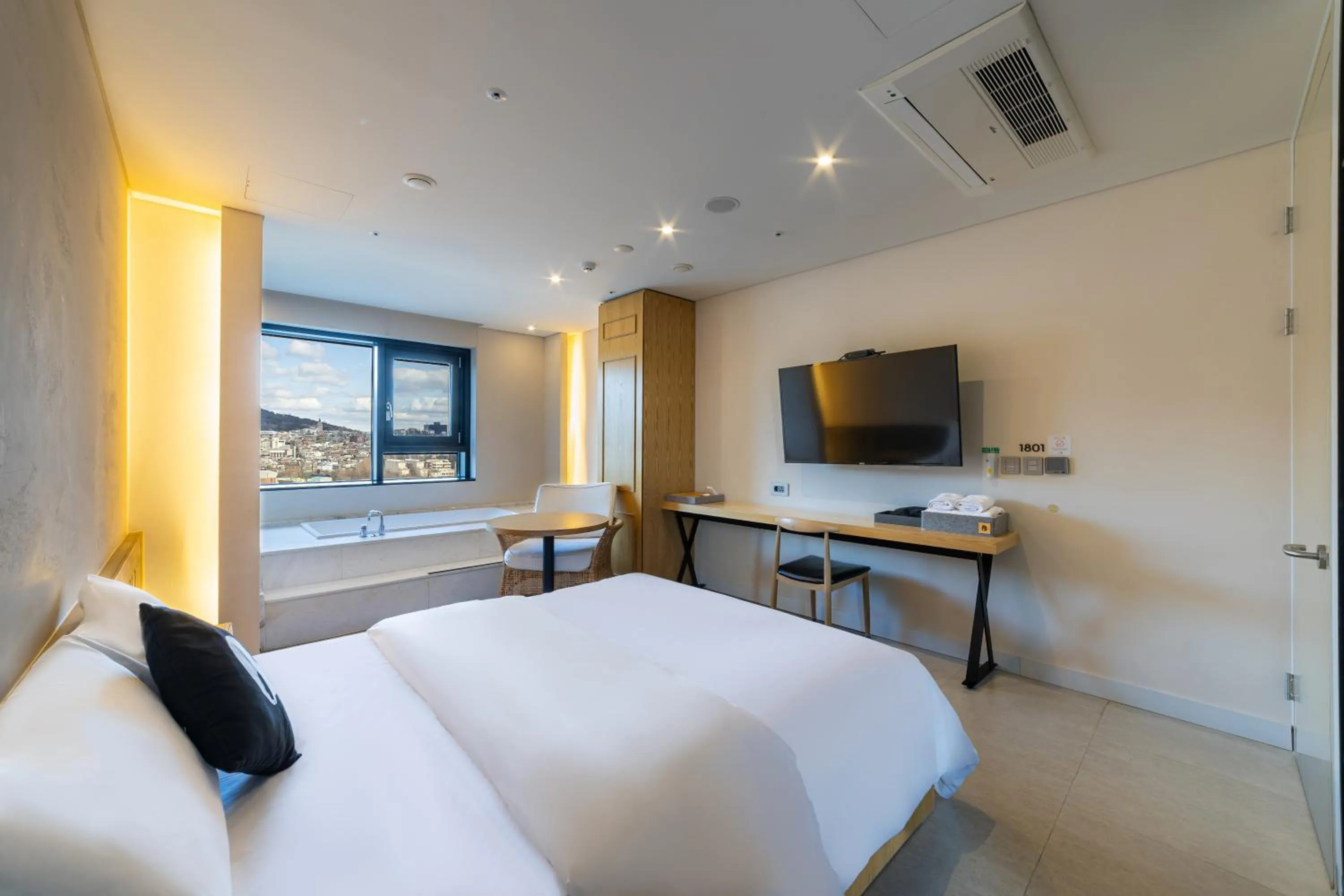 Bed in Hotel The Designers Seoul Station