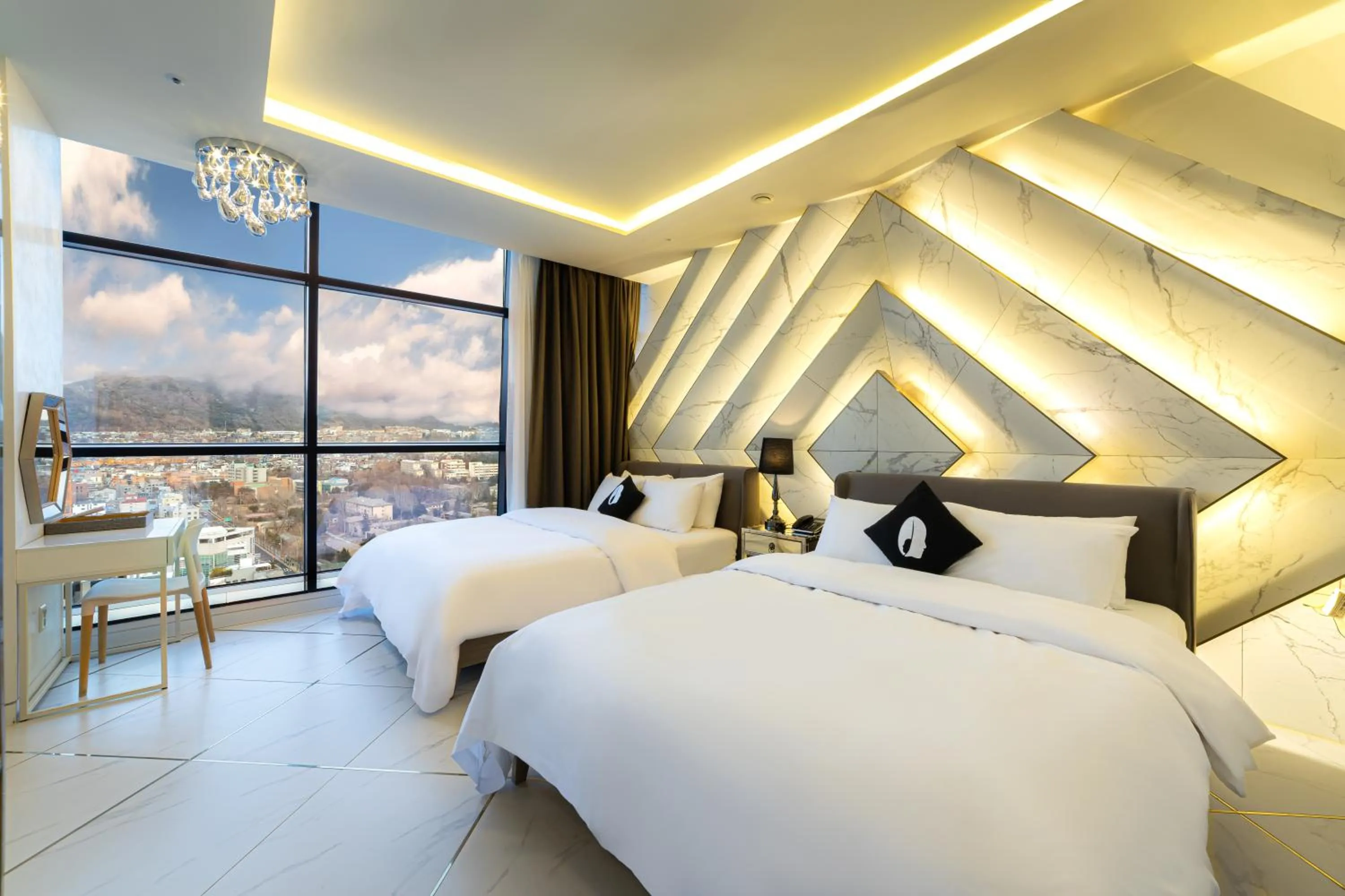 Bed in Hotel The Designers Seoul Station