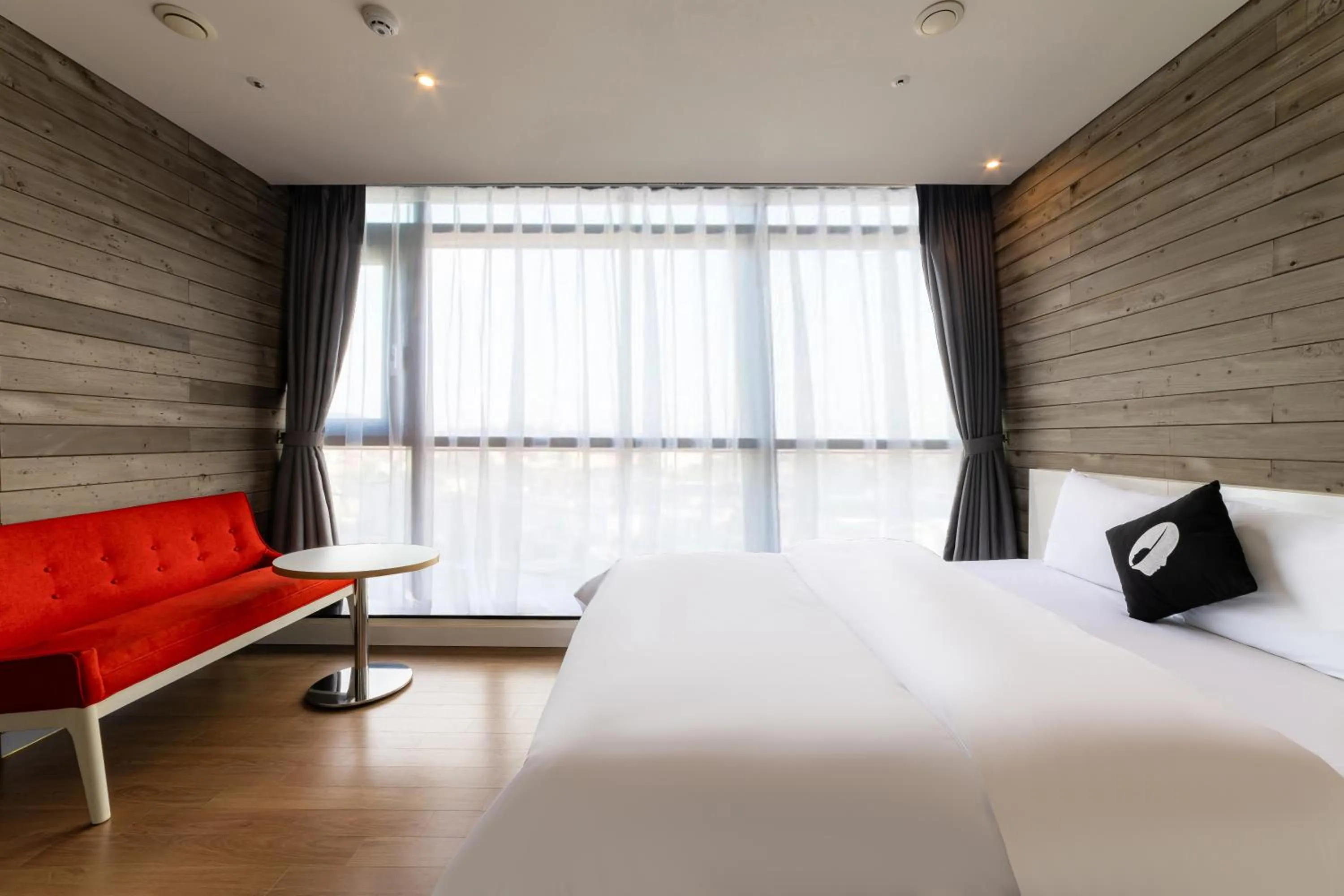 Bed in Hotel The Designers Seoul Station