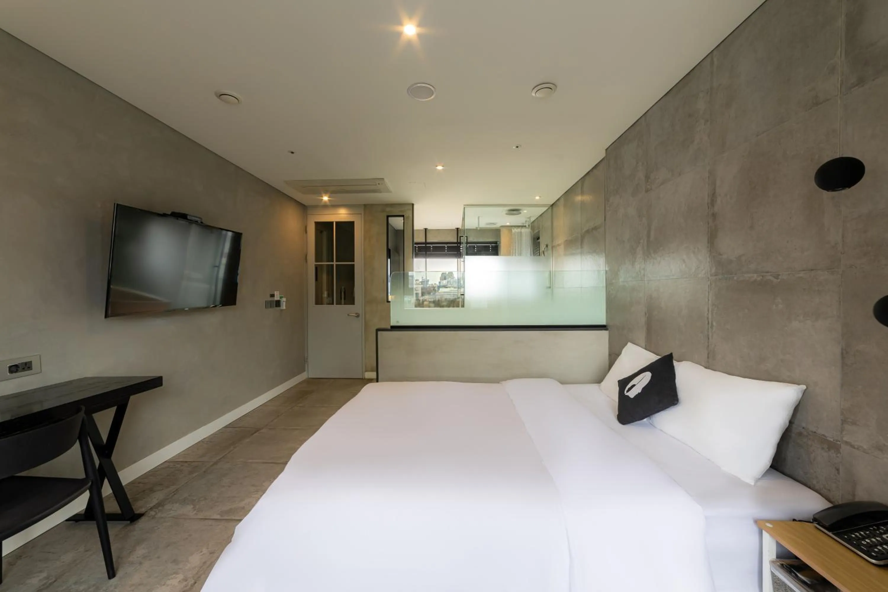 Bed in Hotel The Designers Seoul Station