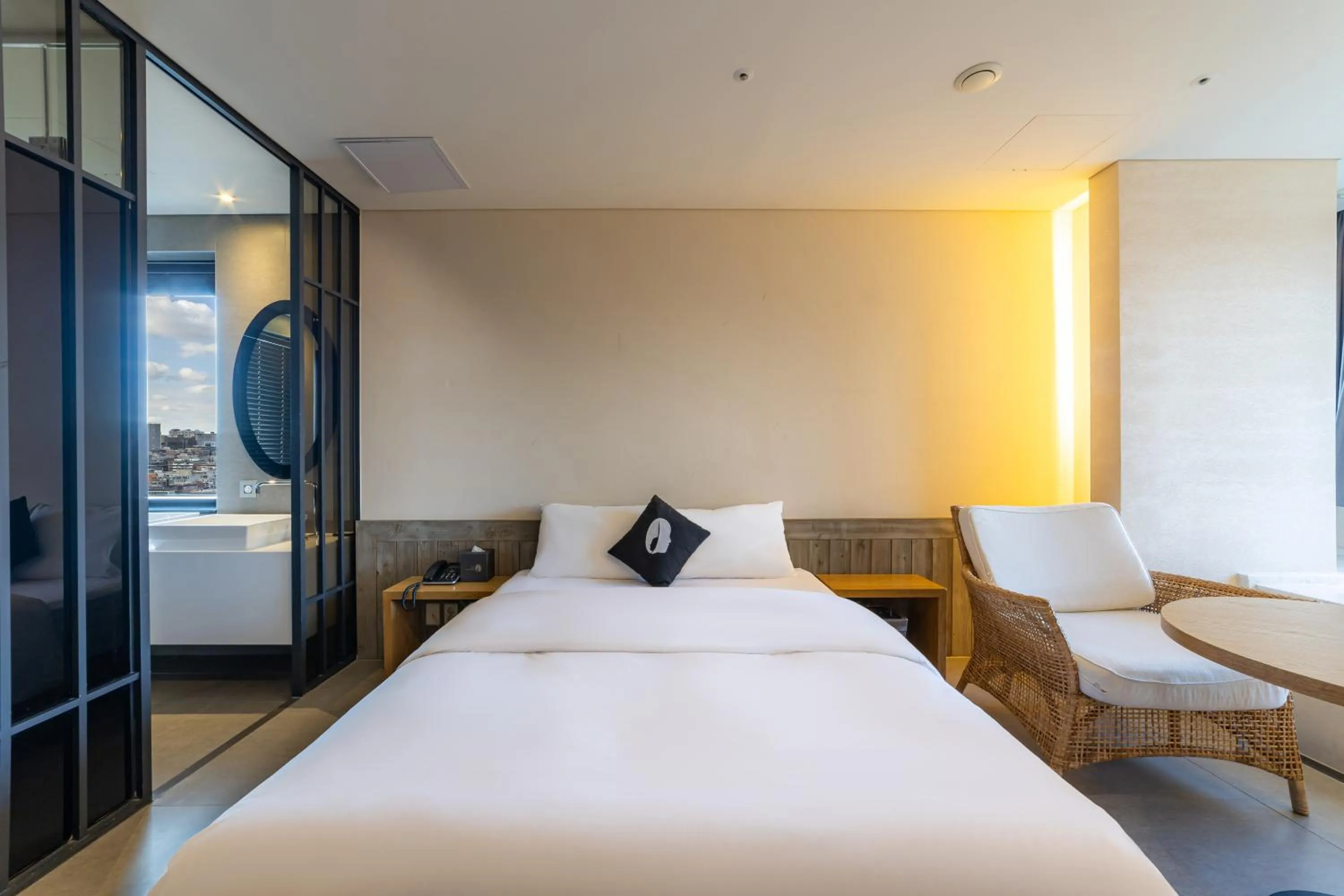 Bed in Hotel The Designers Seoul Station