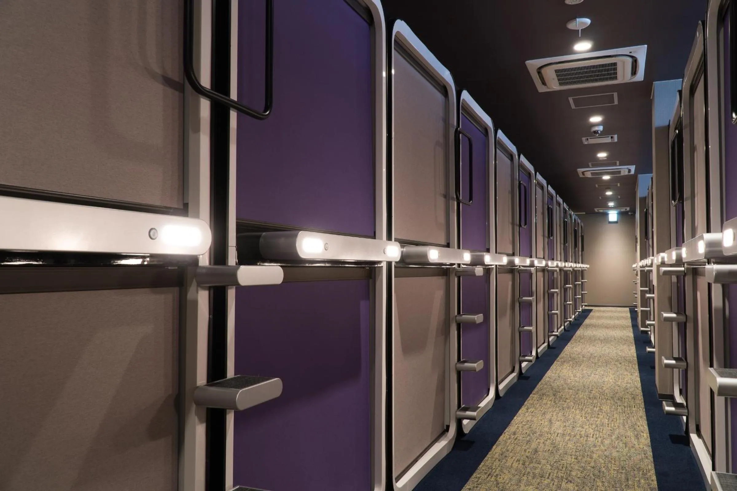 bunk bed in Mt.Fuji Cabin & Lounge Highland Station Inn (Capsule Hotel)