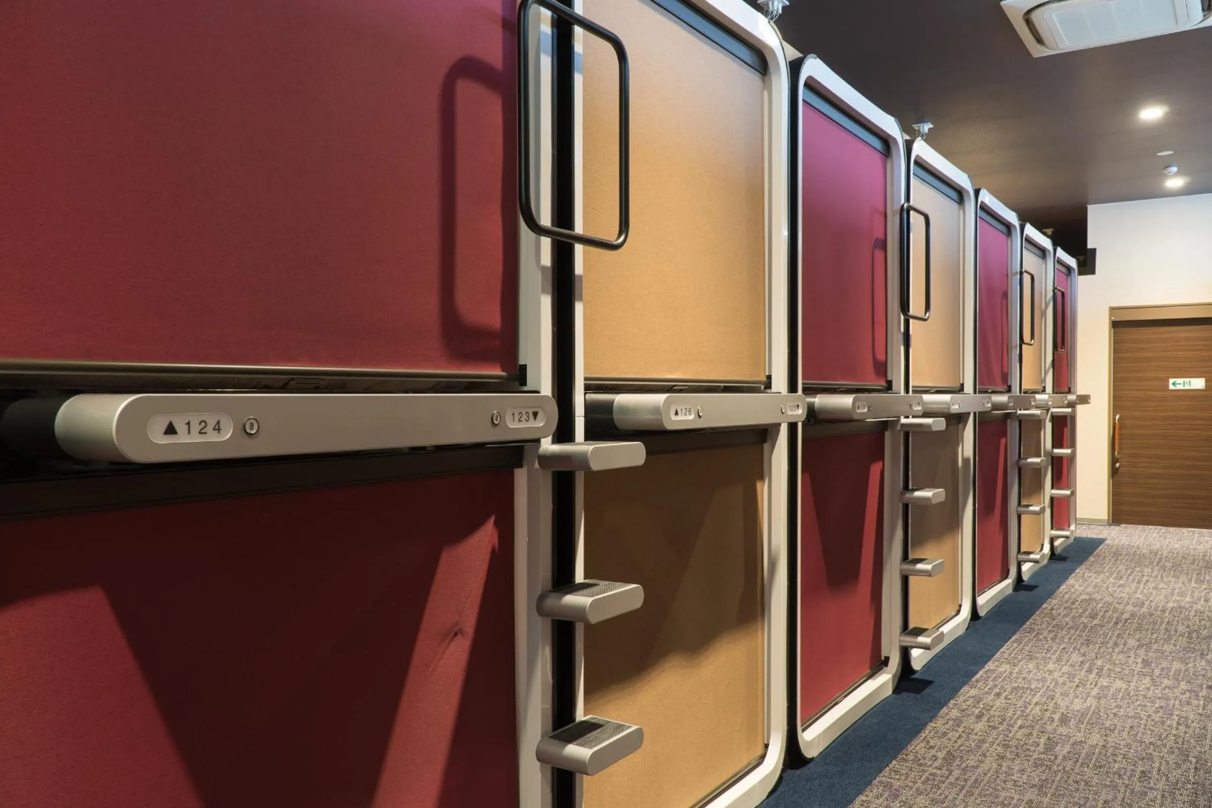 bunk bed in Mt.Fuji Cabin & Lounge Highland Station Inn (Capsule Hotel)