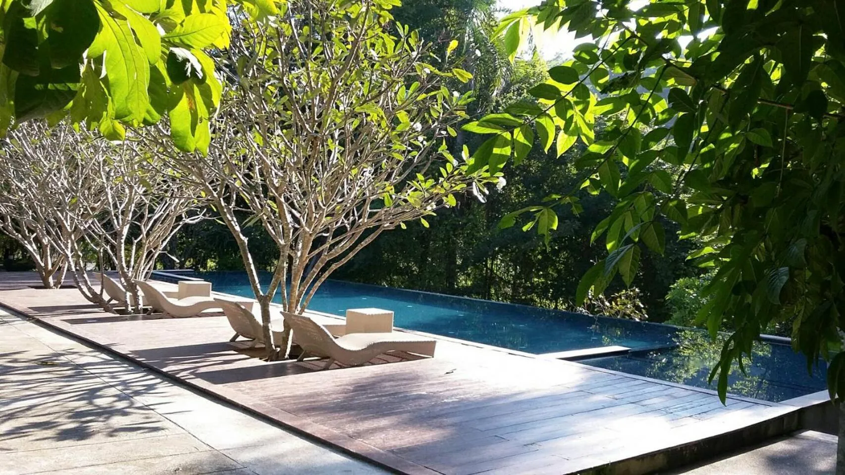 Swimming pool in Wanathara Resort