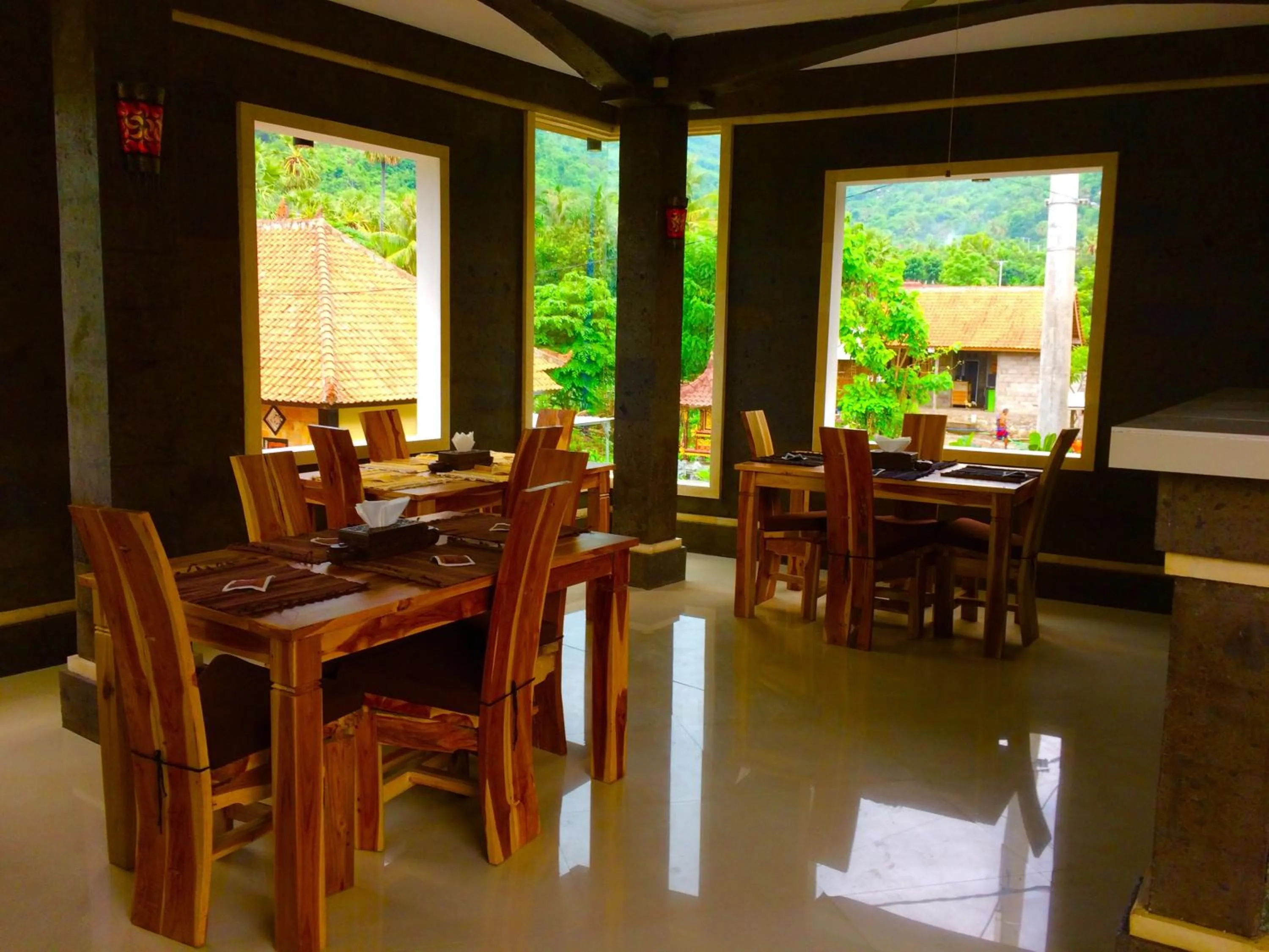 Restaurant/places to eat in Amed Romance House