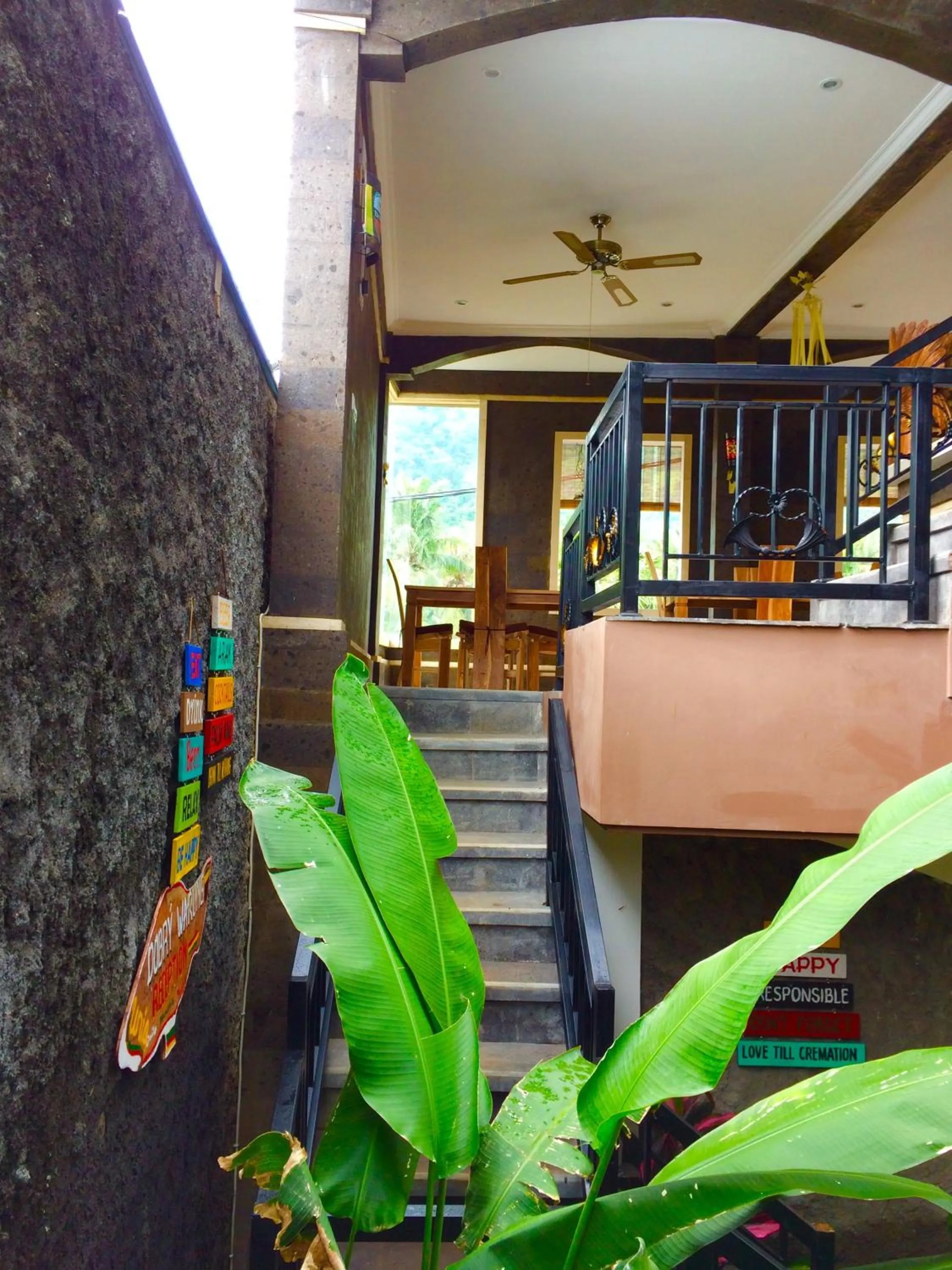 Restaurant/places to eat in Amed Romance House