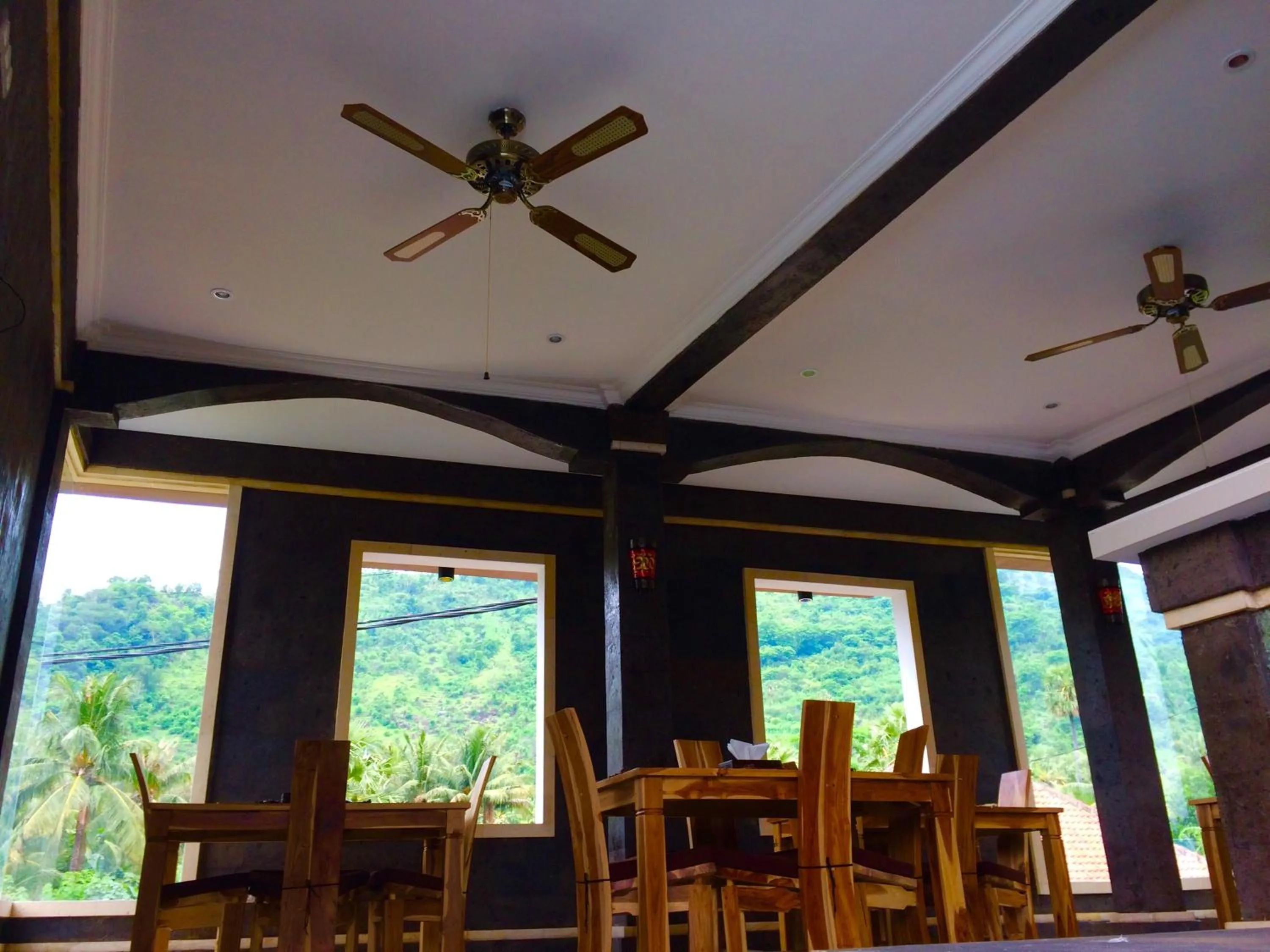 Restaurant/places to eat in Amed Romance House