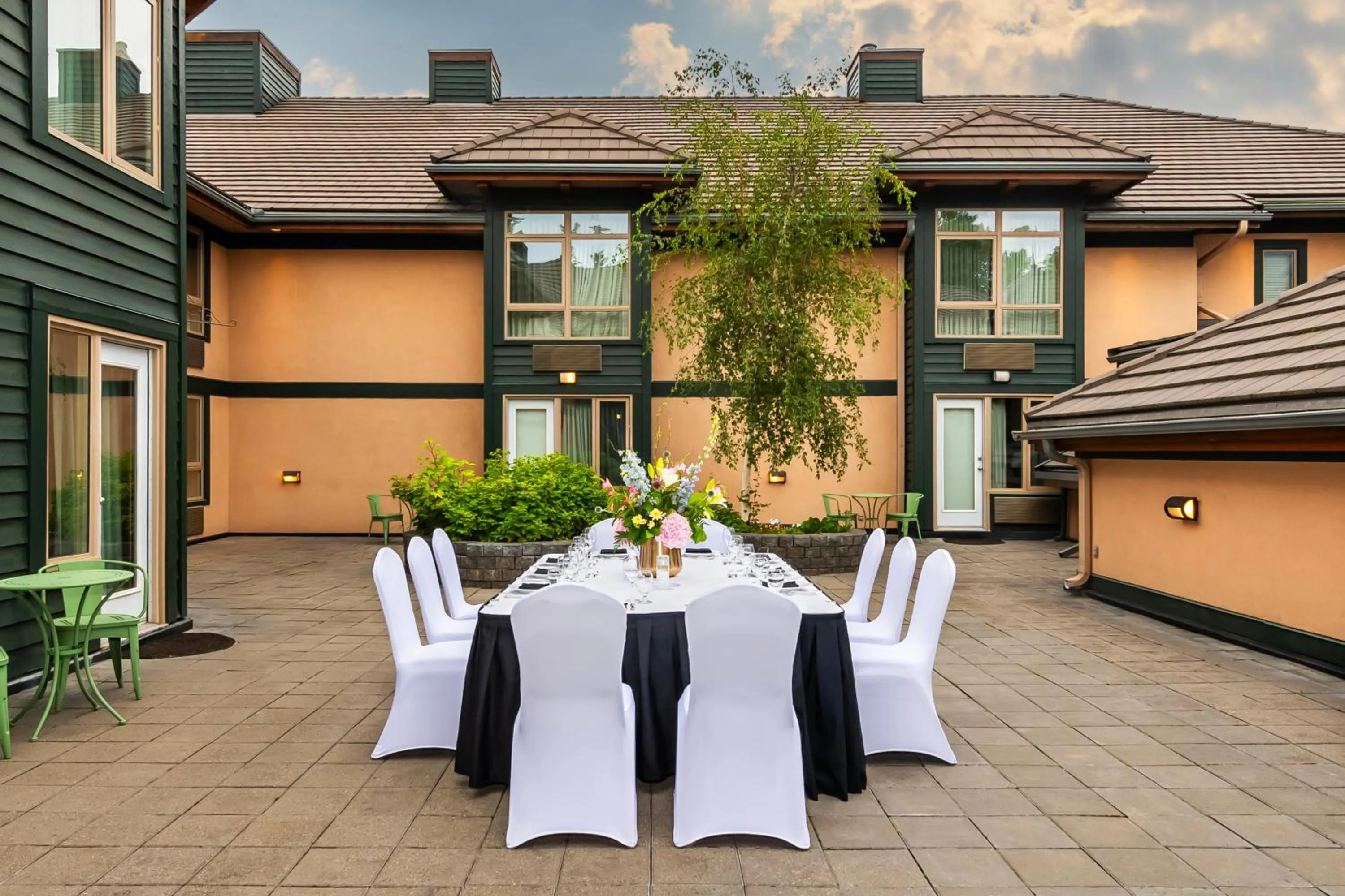 Balcony/Terrace in Royal Canadian Lodge