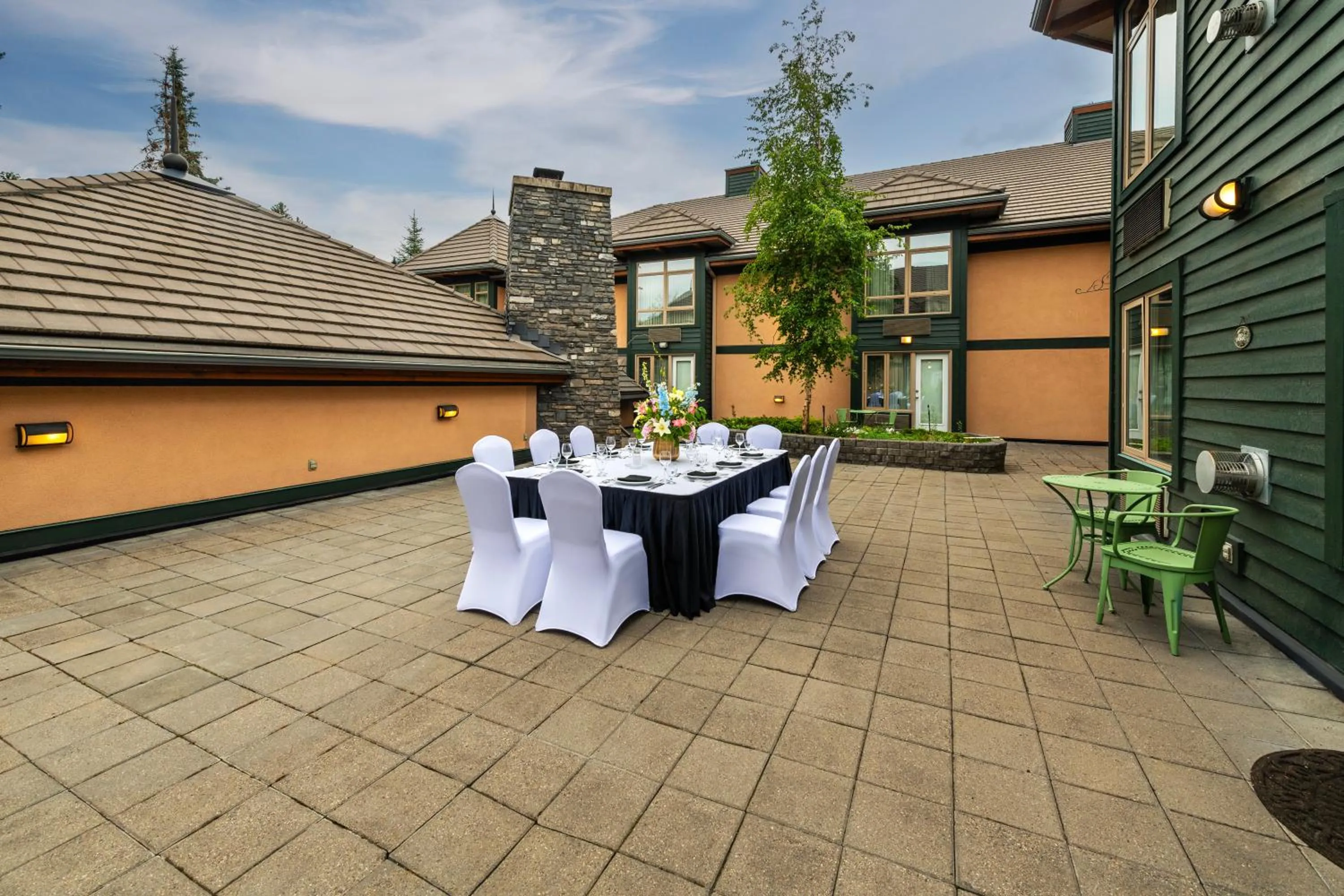 Balcony/Terrace in Royal Canadian Lodge
