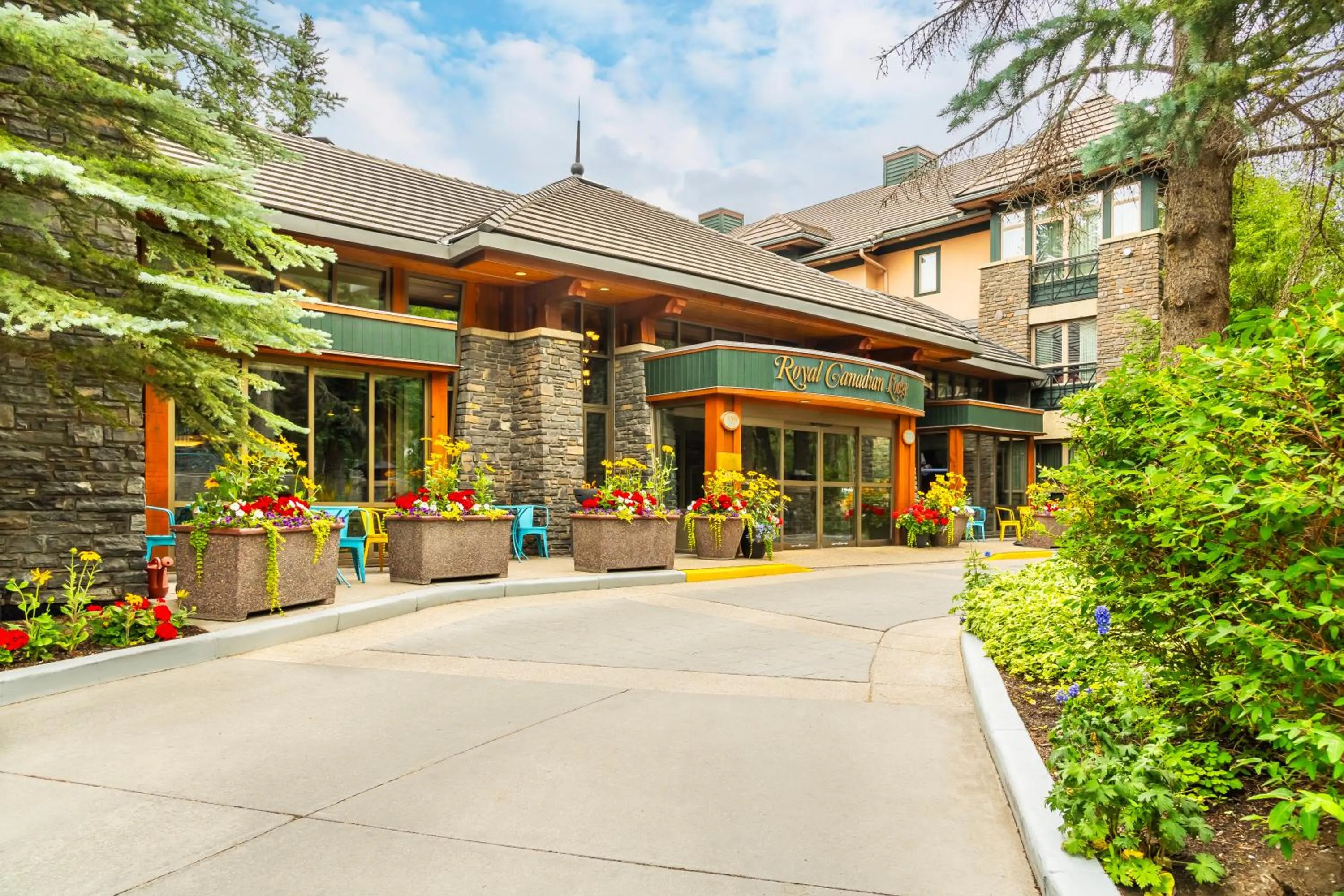 Facade/entrance in Royal Canadian Lodge
