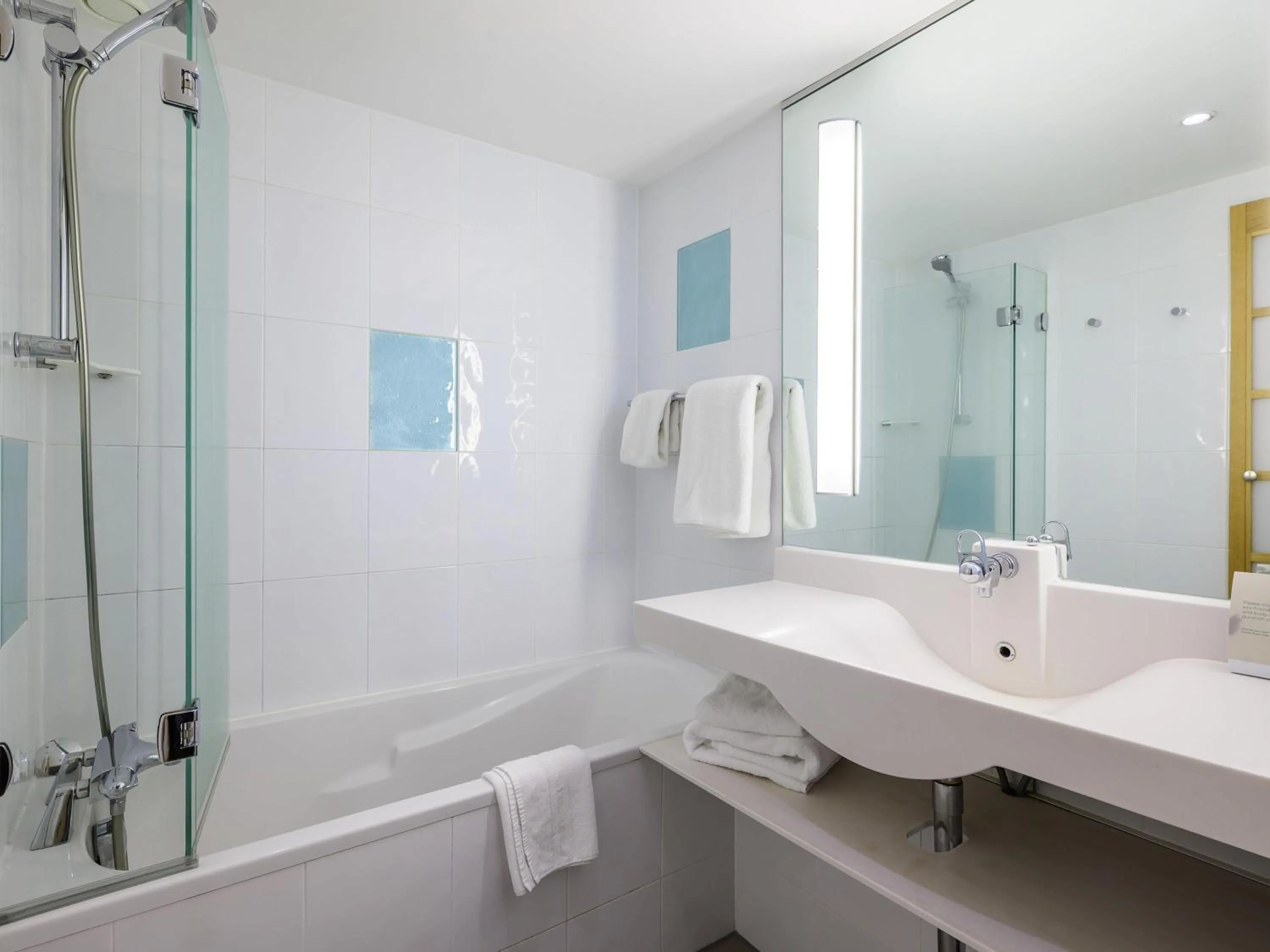 Bedroom in Novotel Birmingham Centre