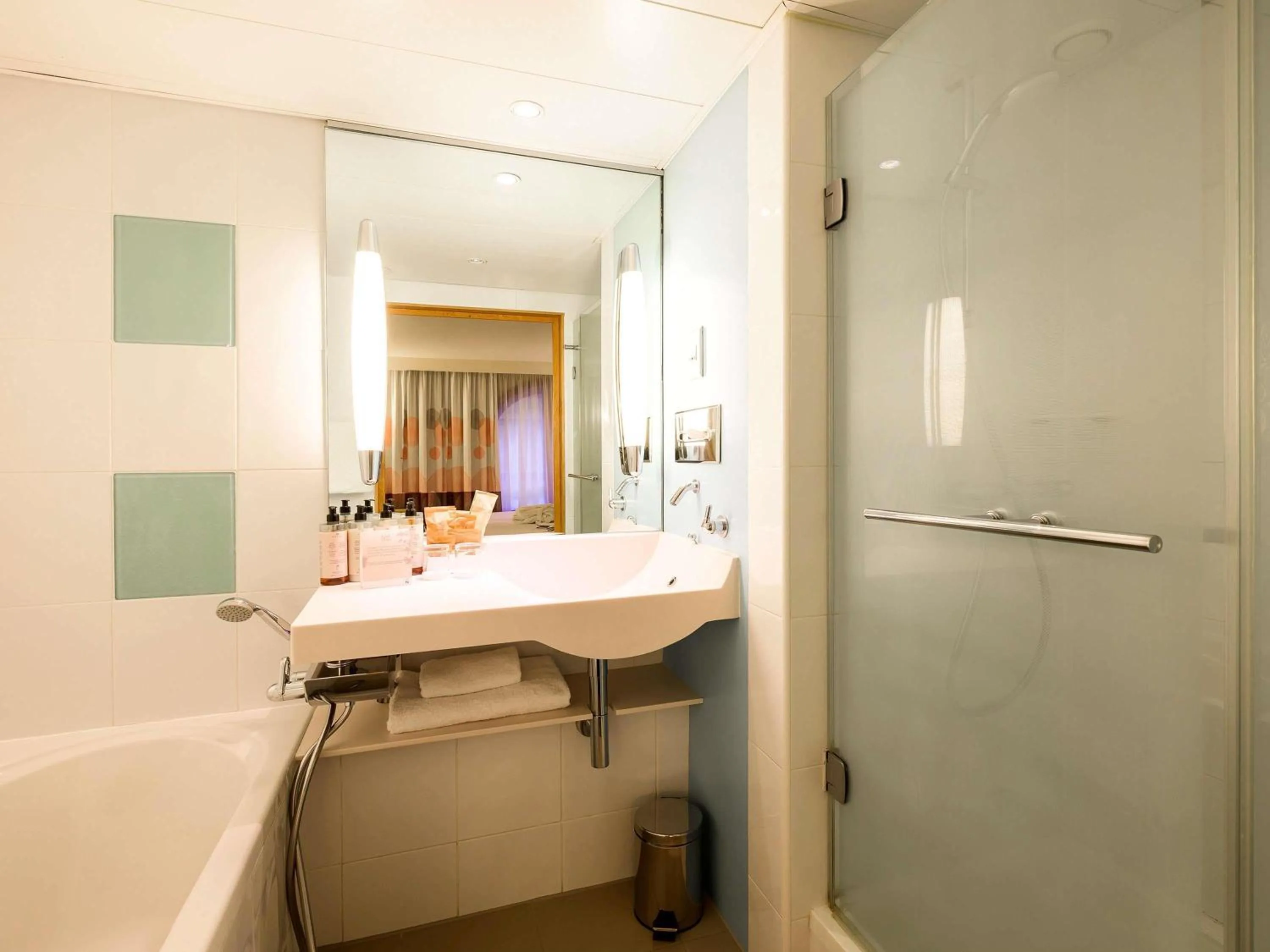 Bedroom in Novotel Birmingham Centre