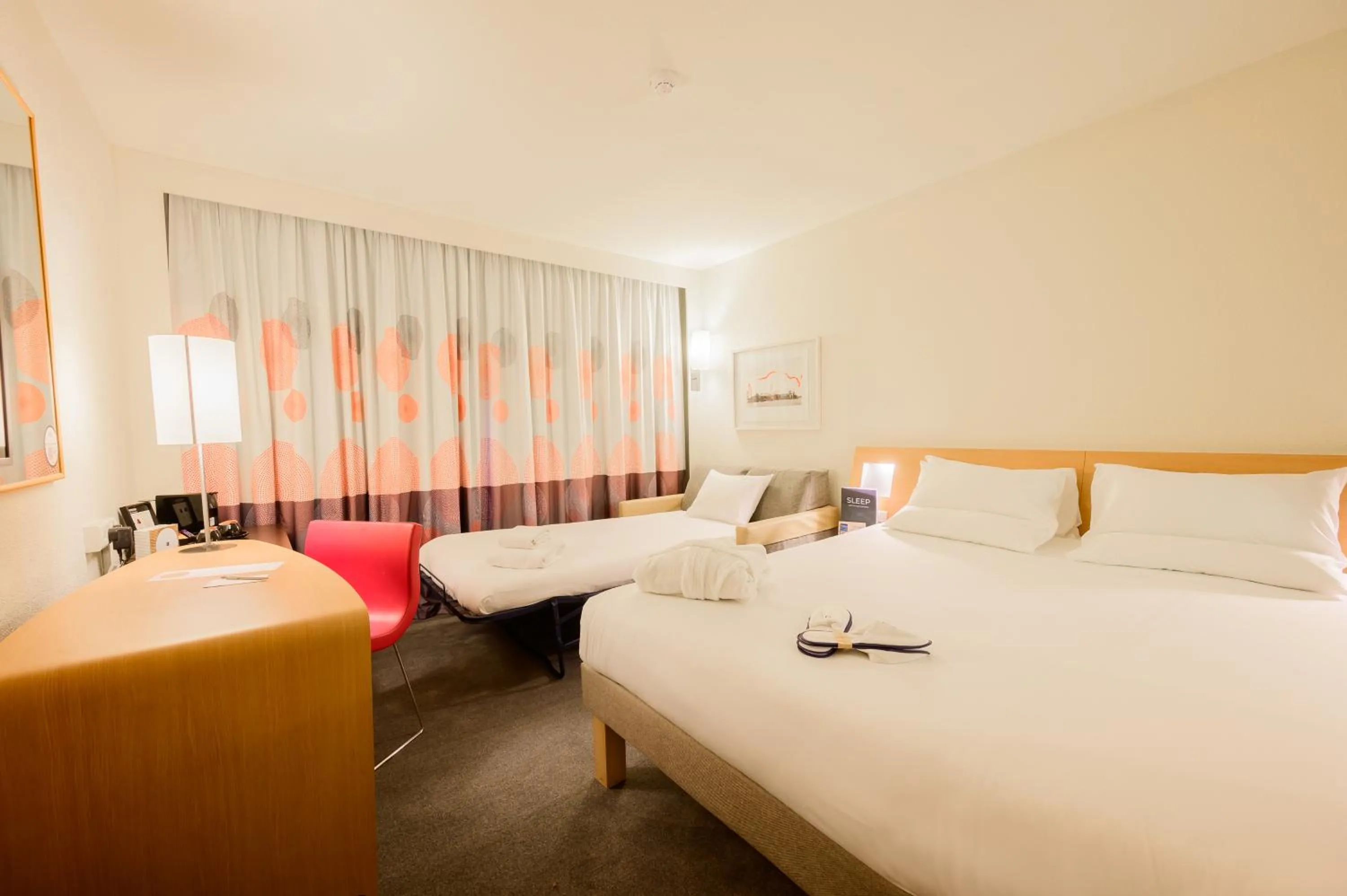 Bed in Novotel Birmingham Centre