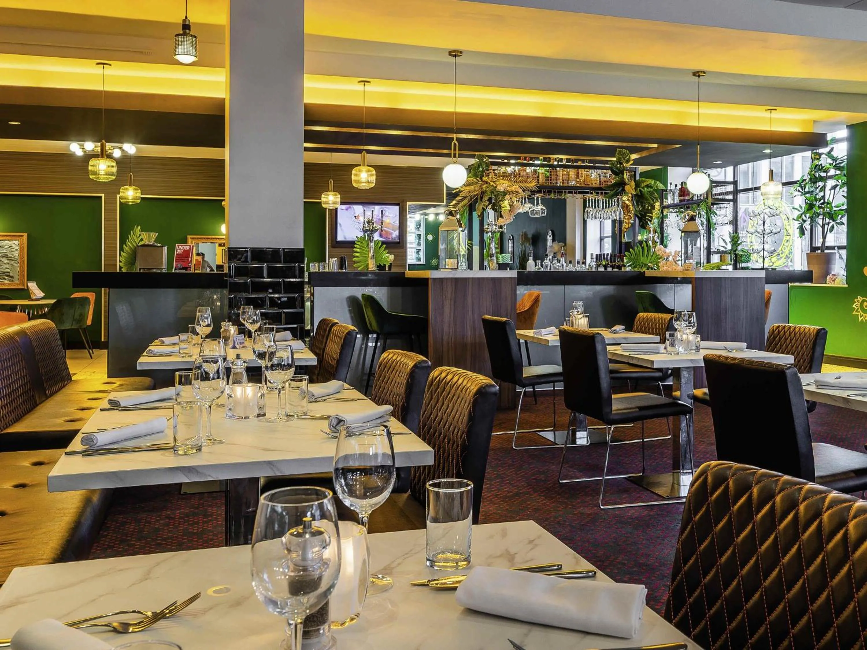Restaurant/places to eat in Novotel Birmingham Centre