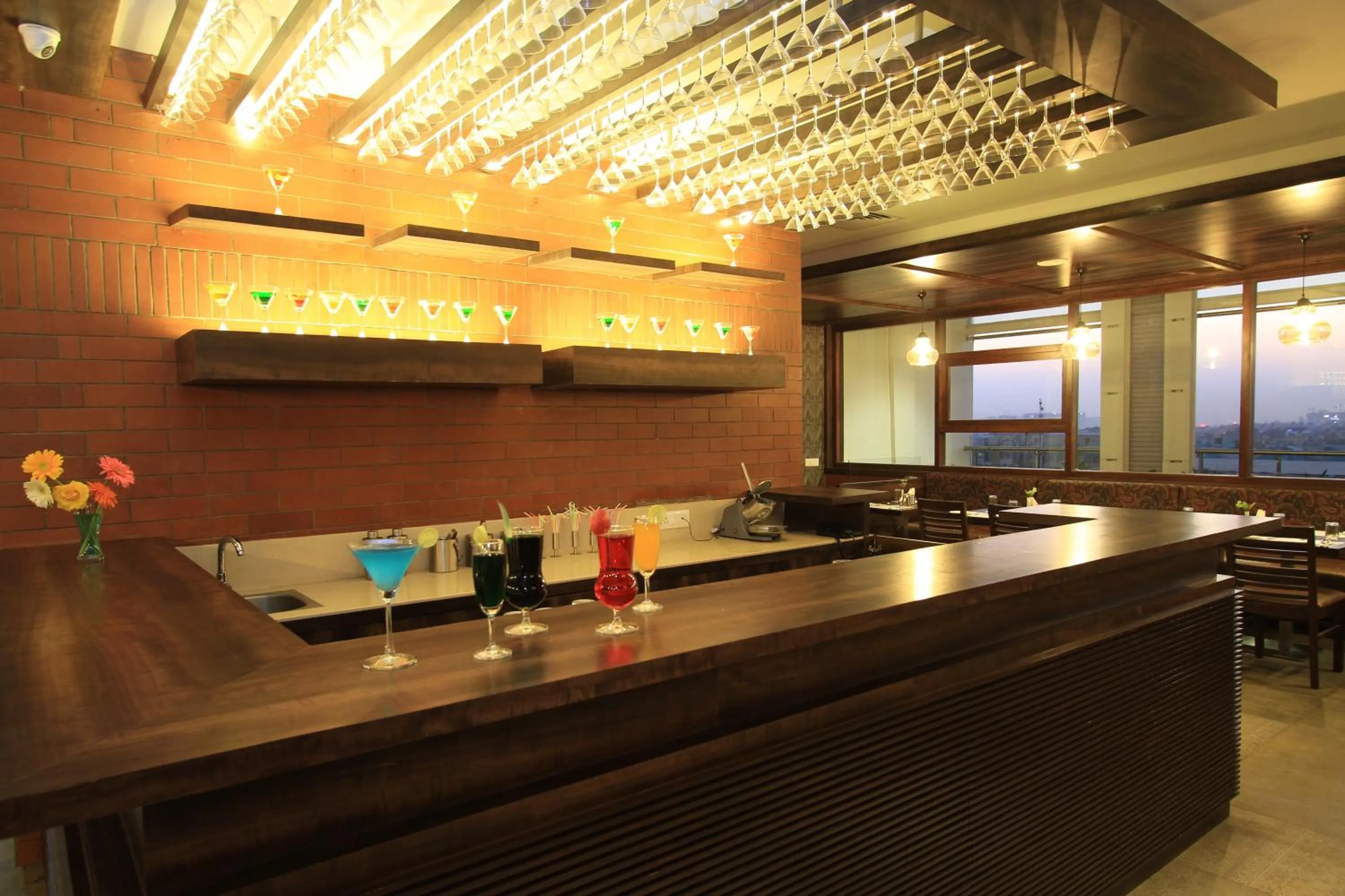 Restaurant/places to eat in Icon Business Hotel by Bhagini