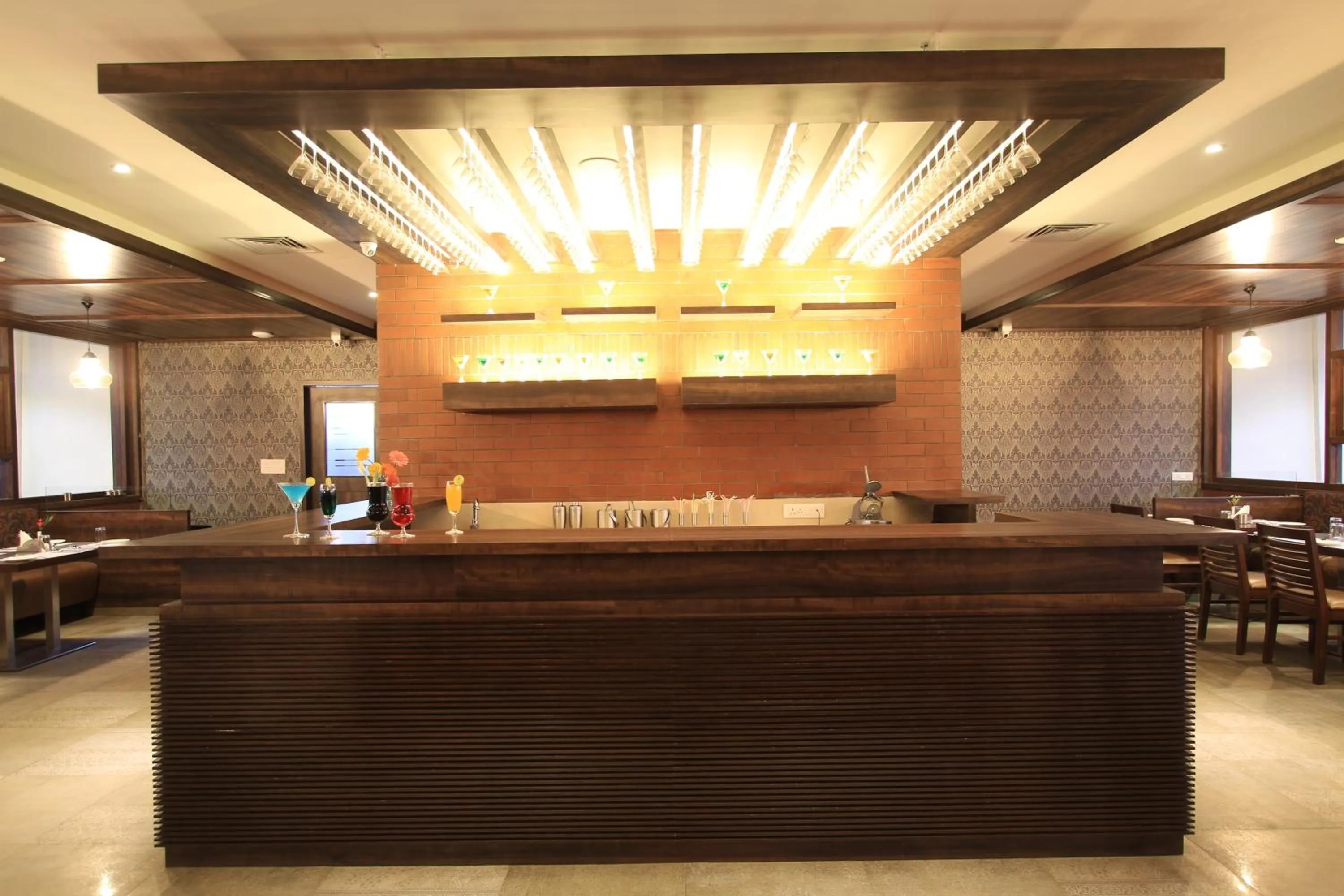 Restaurant/places to eat in Icon Business Hotel by Bhagini