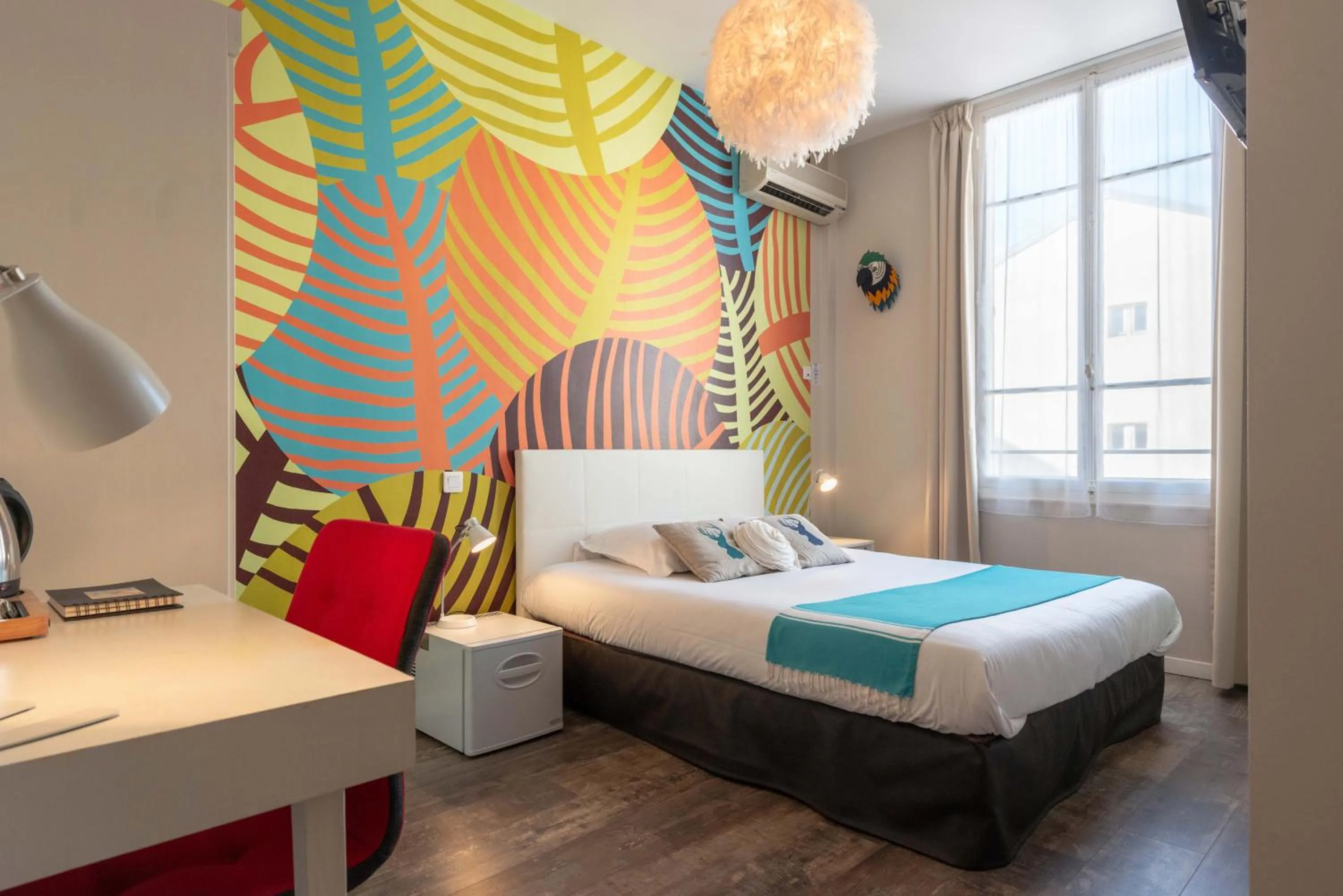 Shower, Bed in Hôtel Cecil Adults only