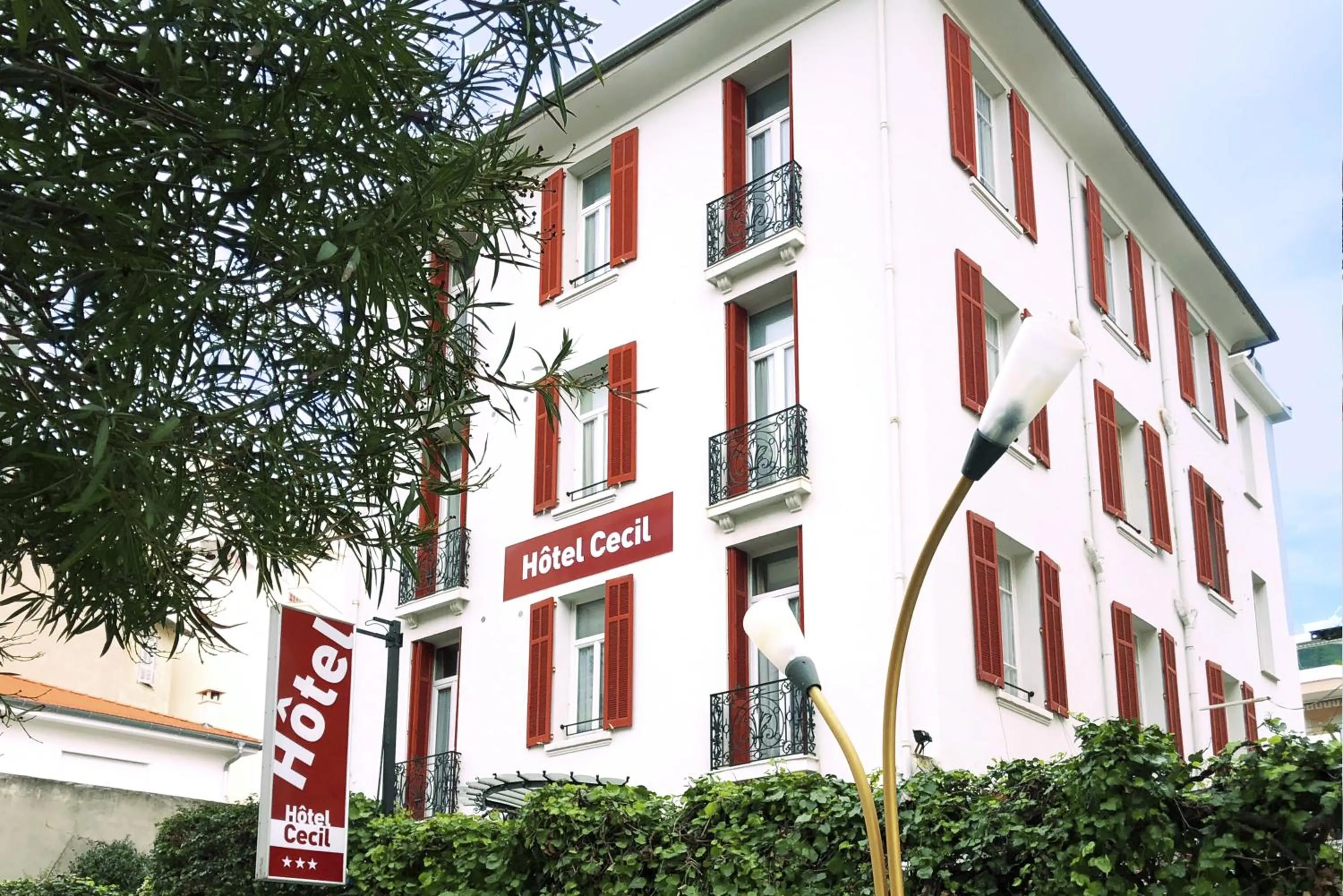 Property building in Hôtel Cecil Adults only