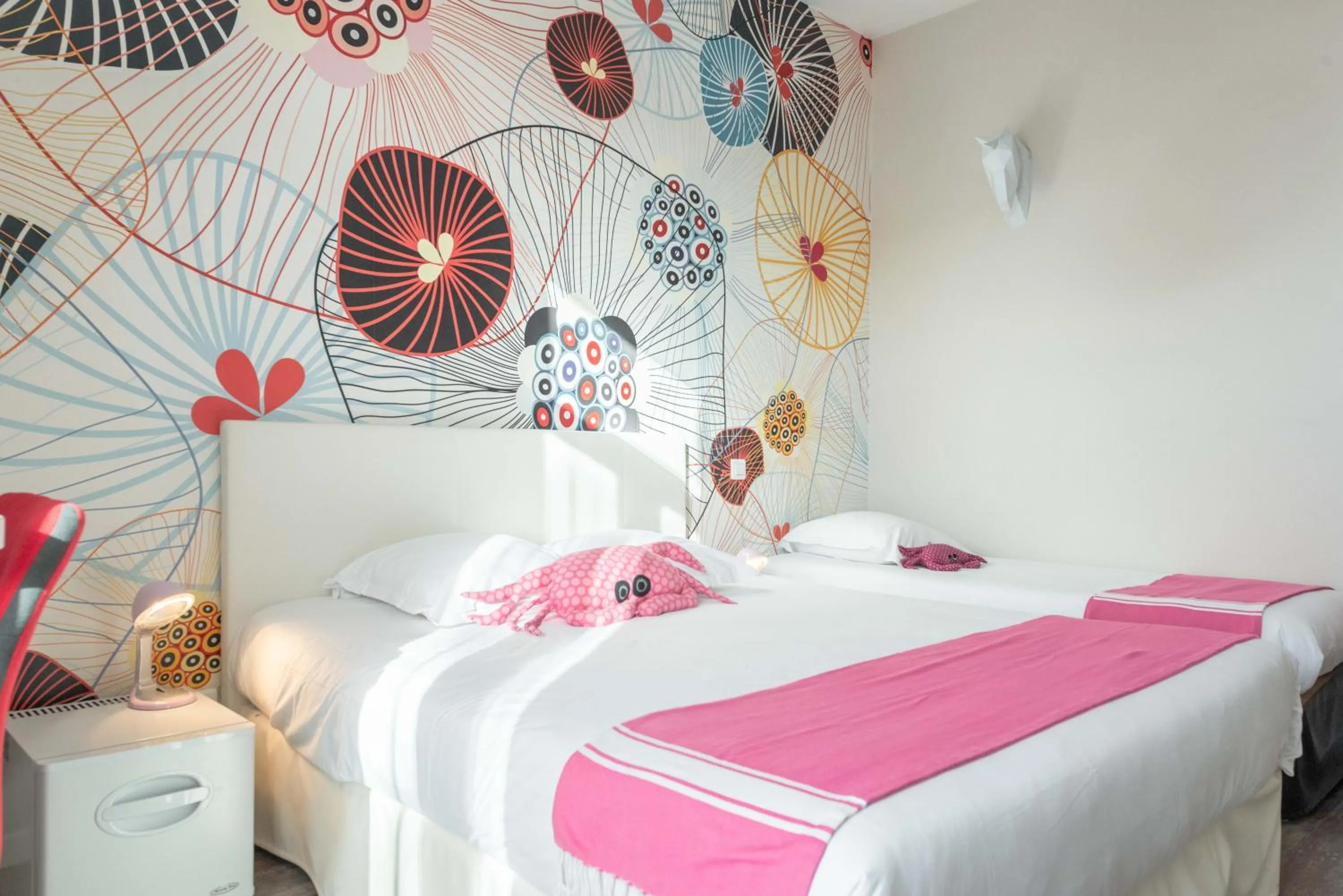 Shower, Bed in Hôtel Cecil Adults only