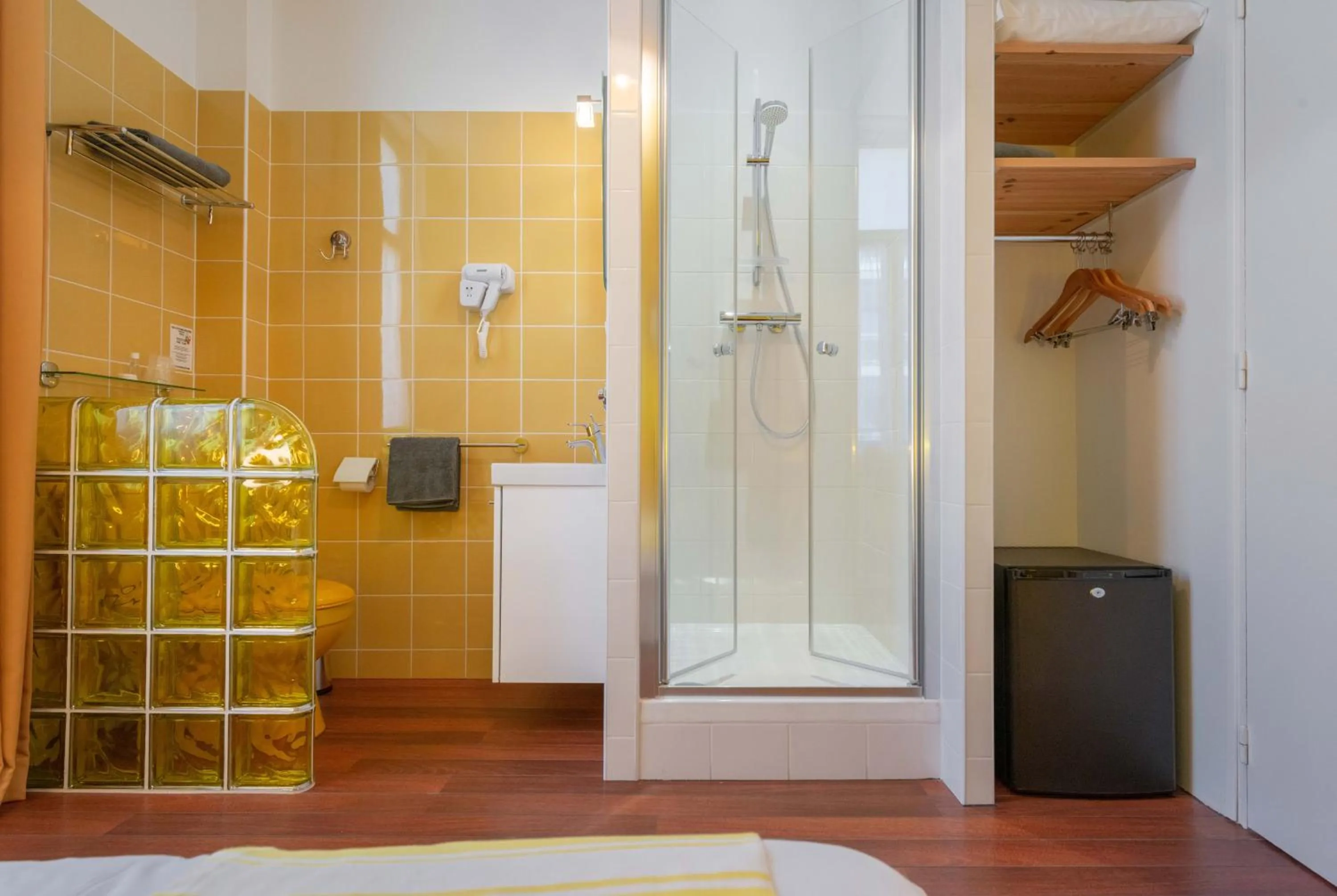 Shower in Hôtel Cecil Adults only