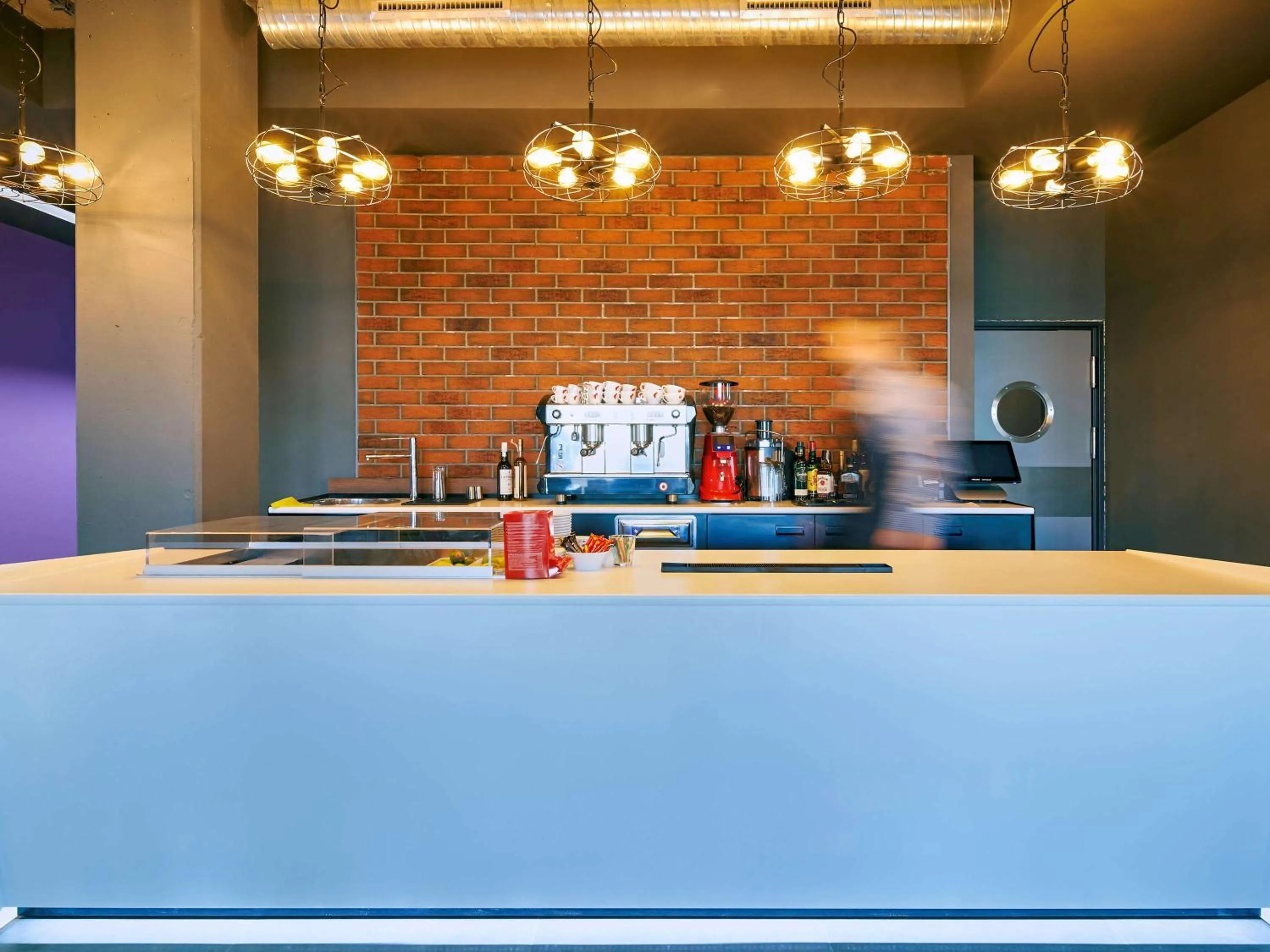 Lounge or bar in ibis Styles Arad