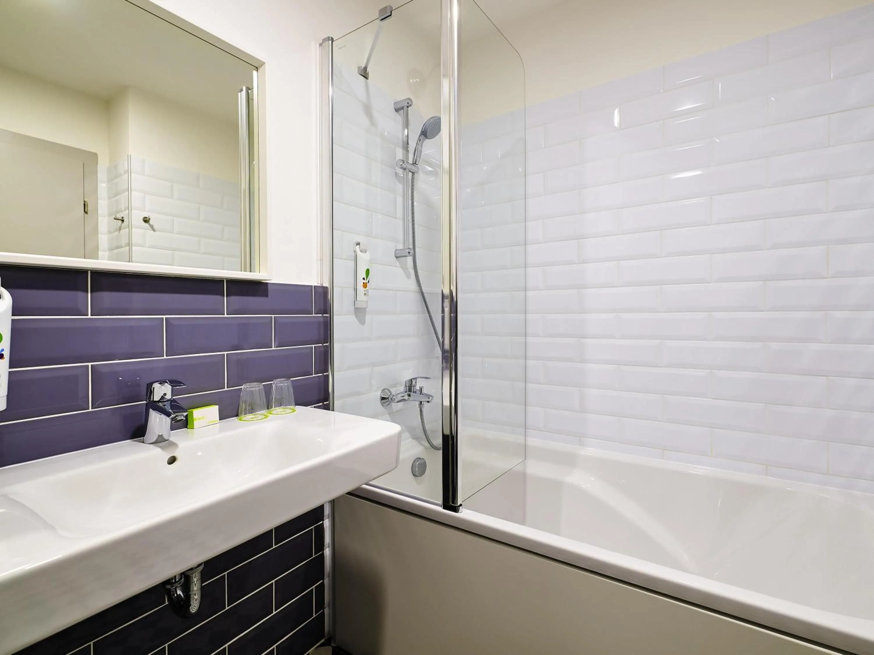 Bedroom in ibis Styles Arad