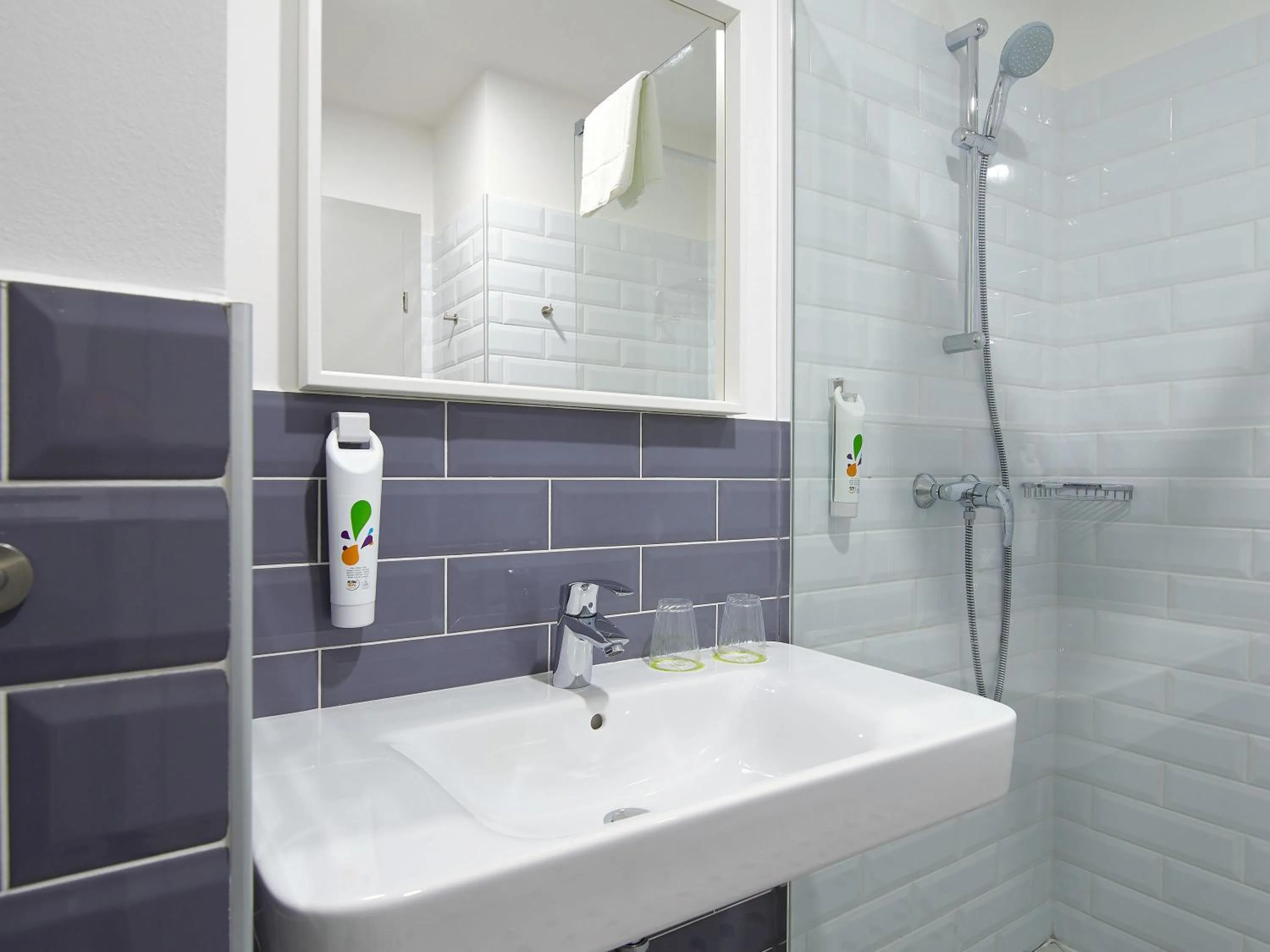 Bedroom in ibis Styles Arad