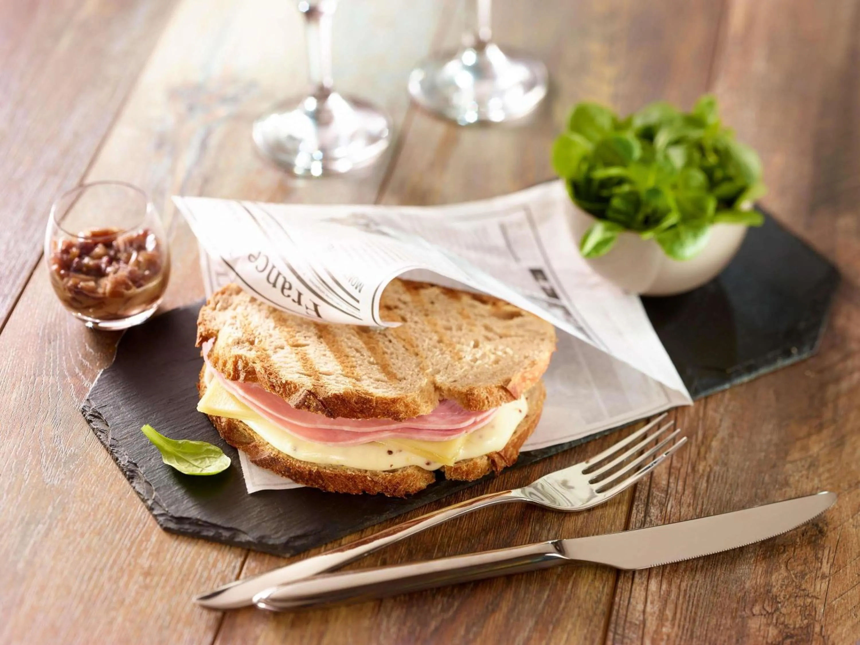 Lounge or bar in ibis Saint Germain en Laye Centre